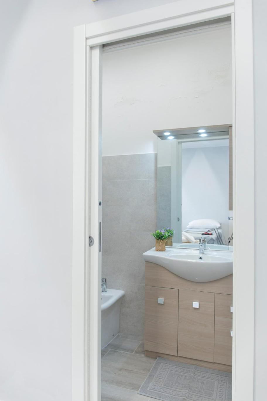 Triple Room with Private Bathroom - Photo 6