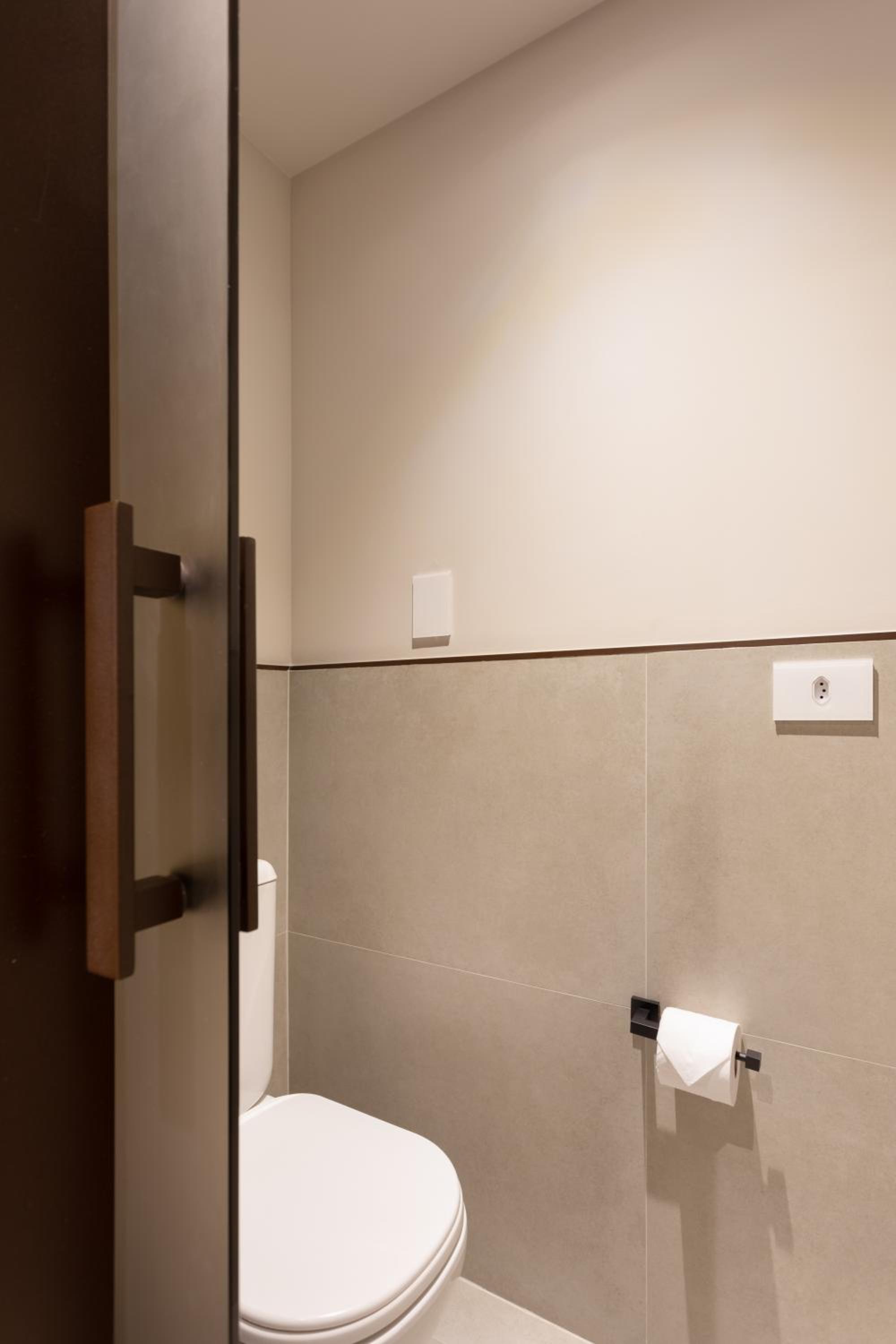 Deluxe King Room - Photo 4
