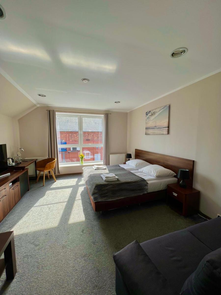 Deluxe Double Room with Side Sea View photo 3