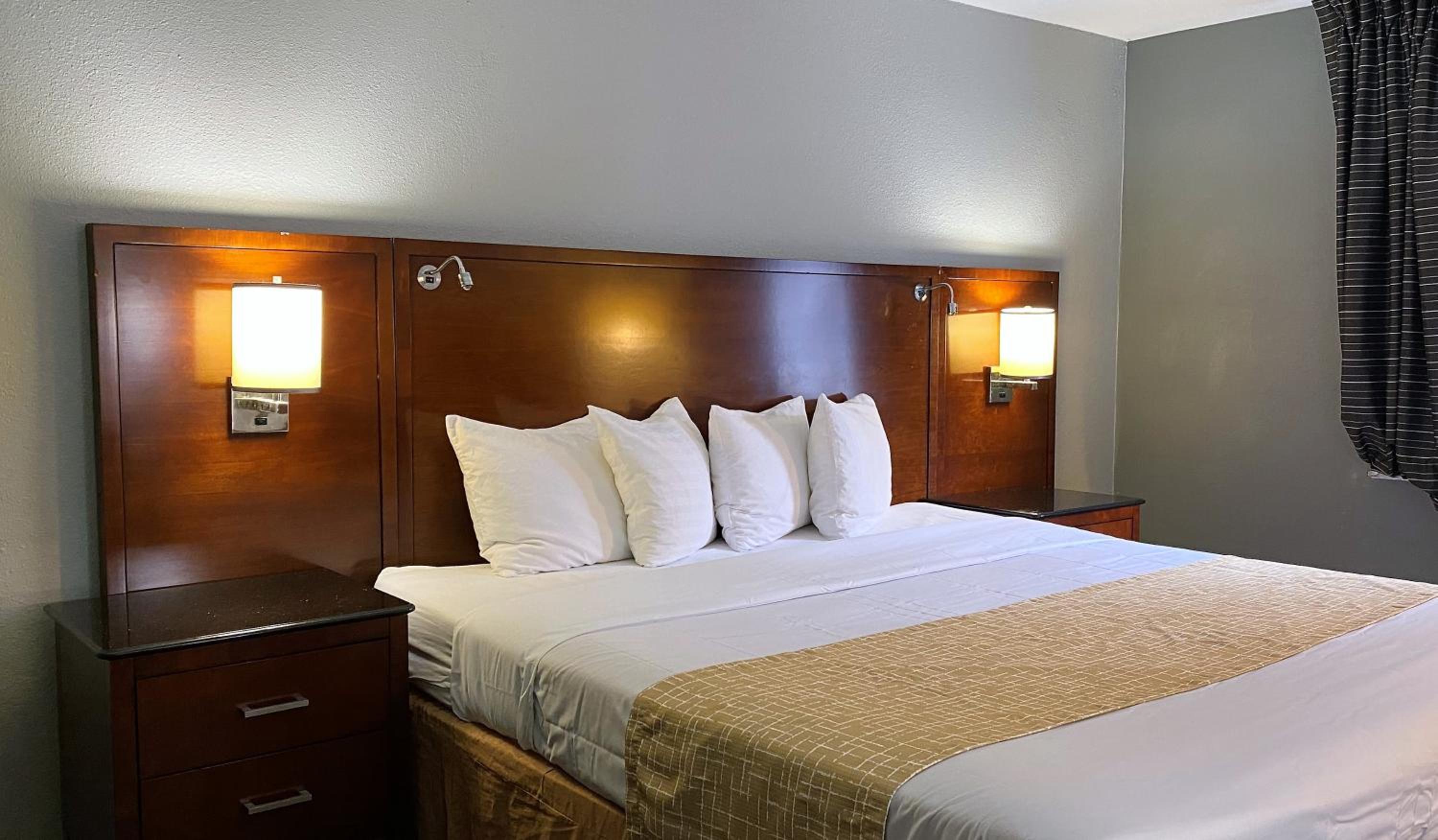 King Room - Non-Smoking - Photo 13