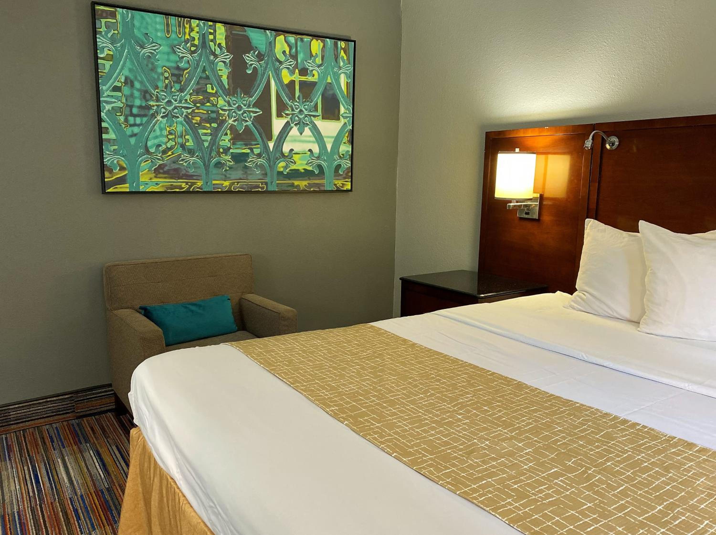 King Room - Non-Smoking - Photo 5