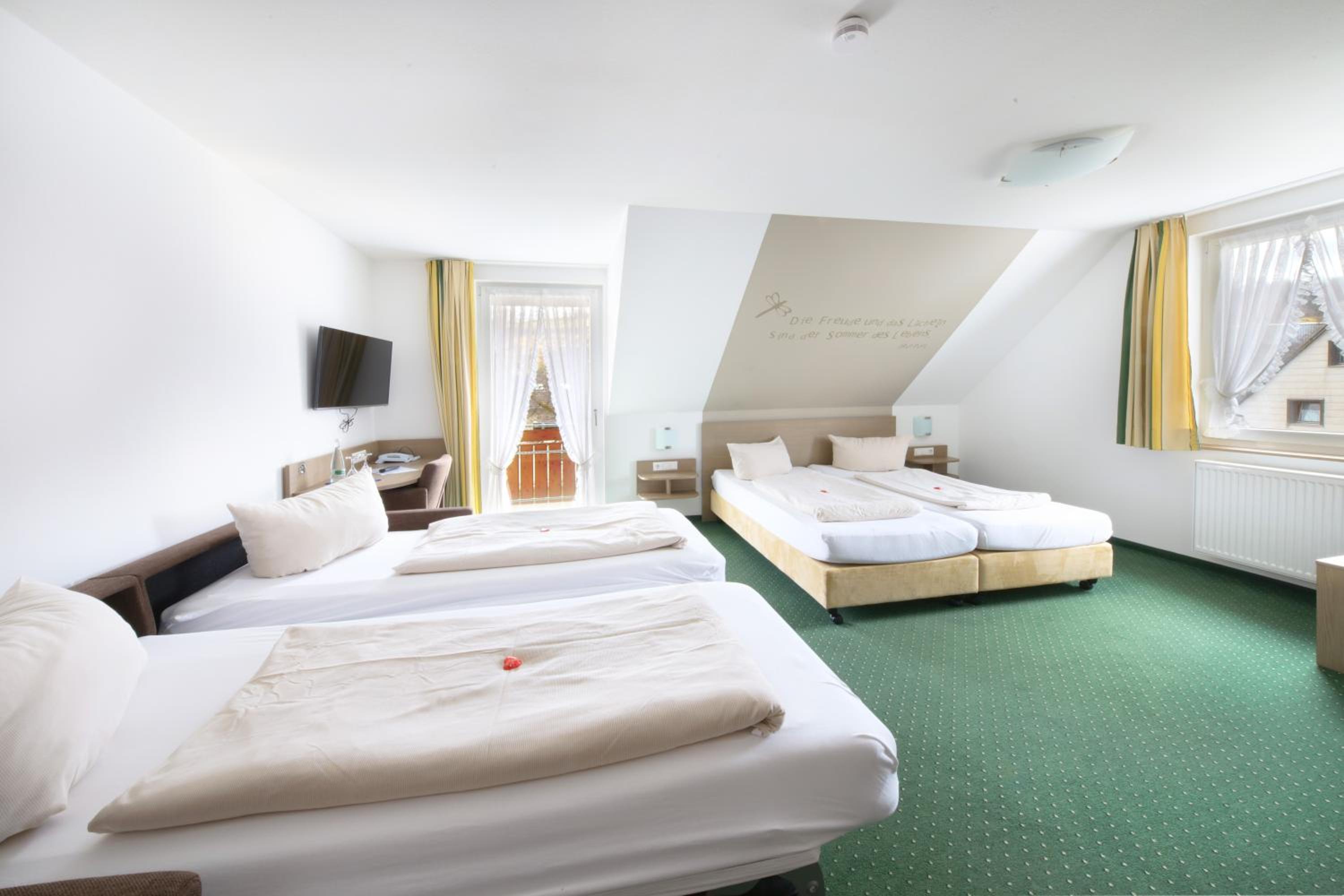 Comfort Double Room with Balcony and Elevator - Photo 9