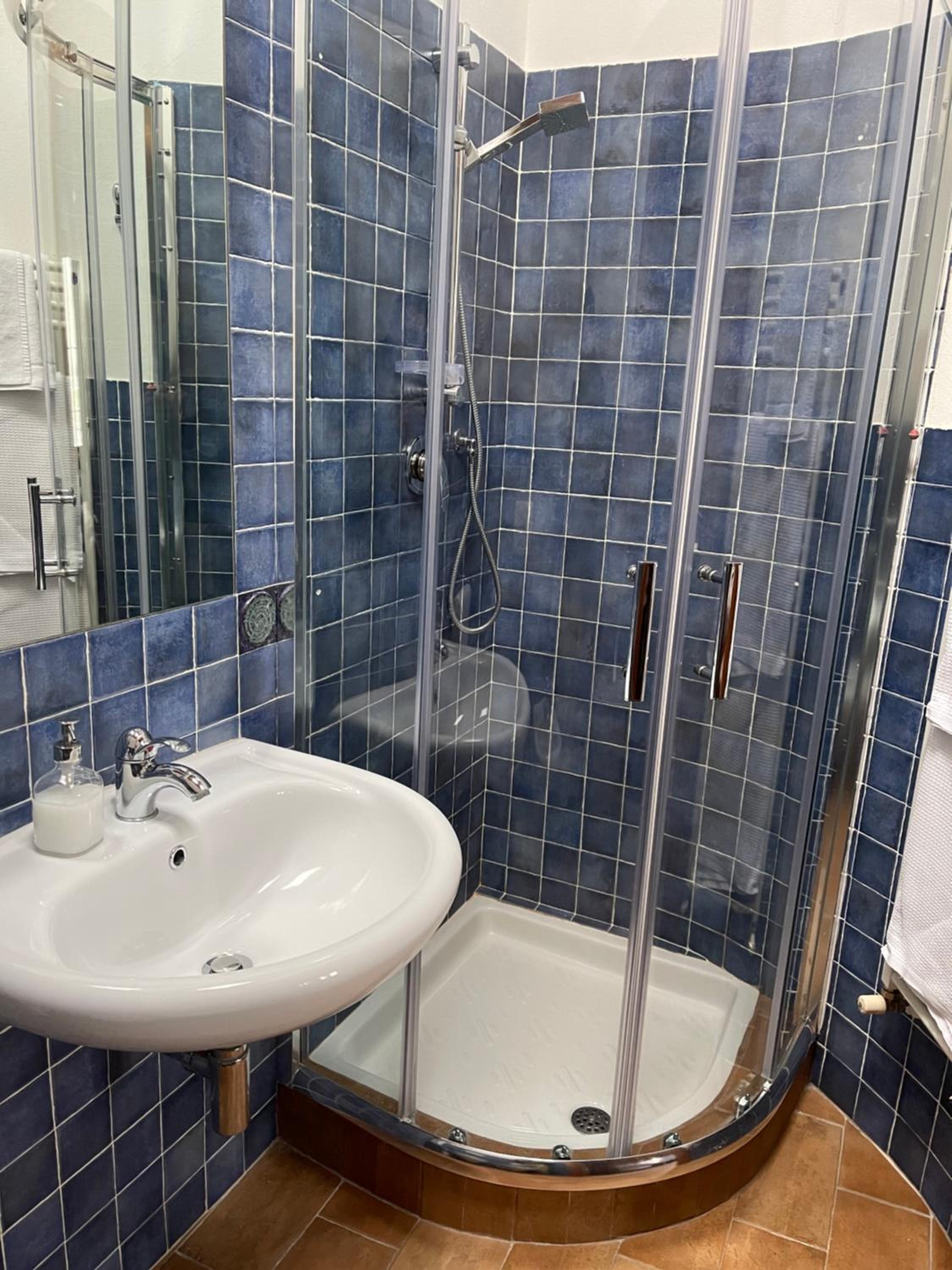 Triple Room - Photo 10