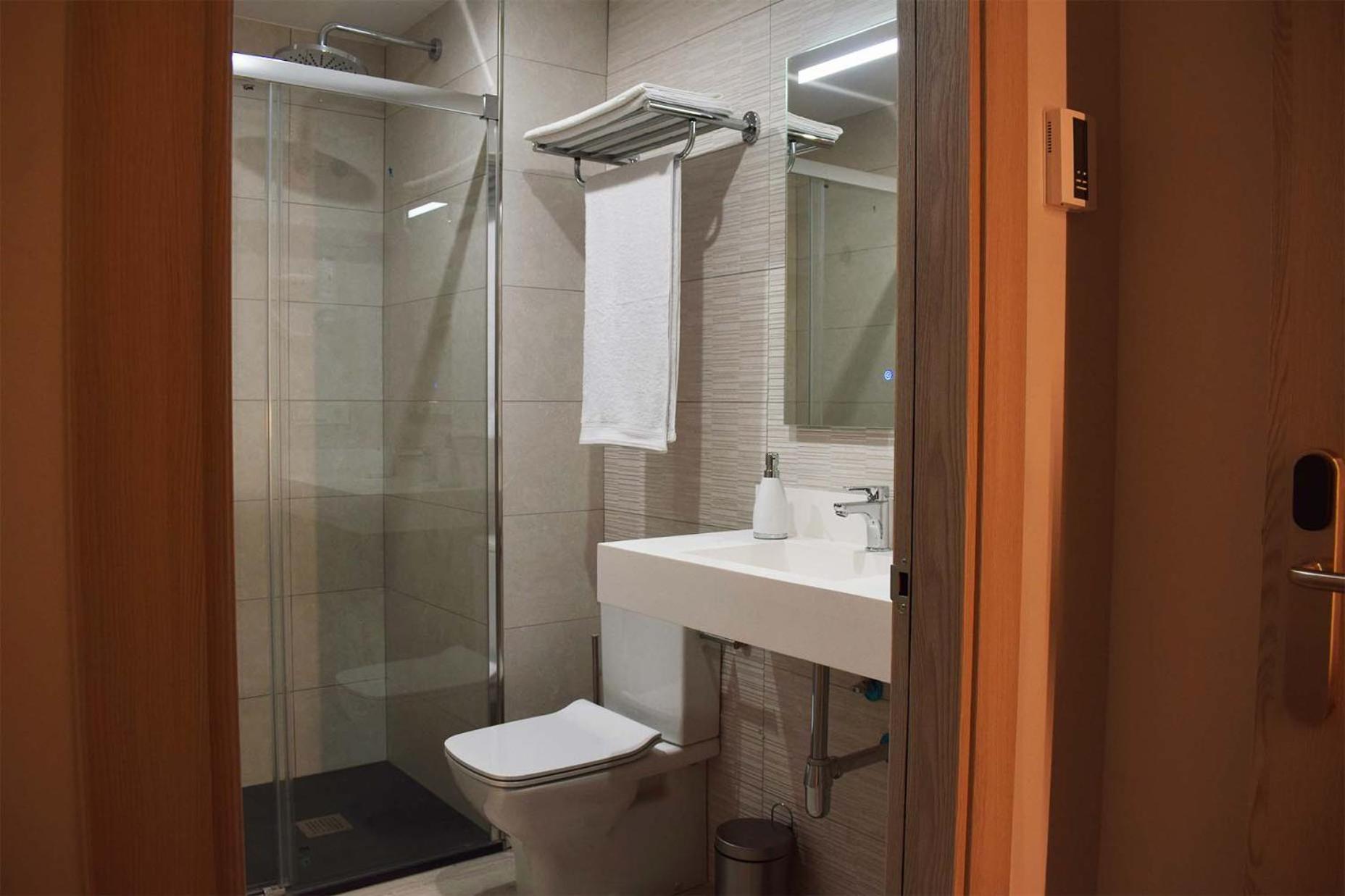 Double Room - Photo 6