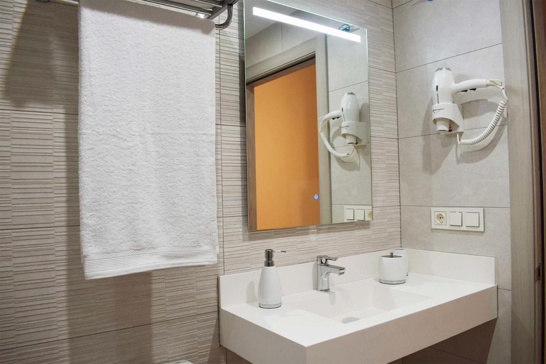 Double Room - Photo 5
