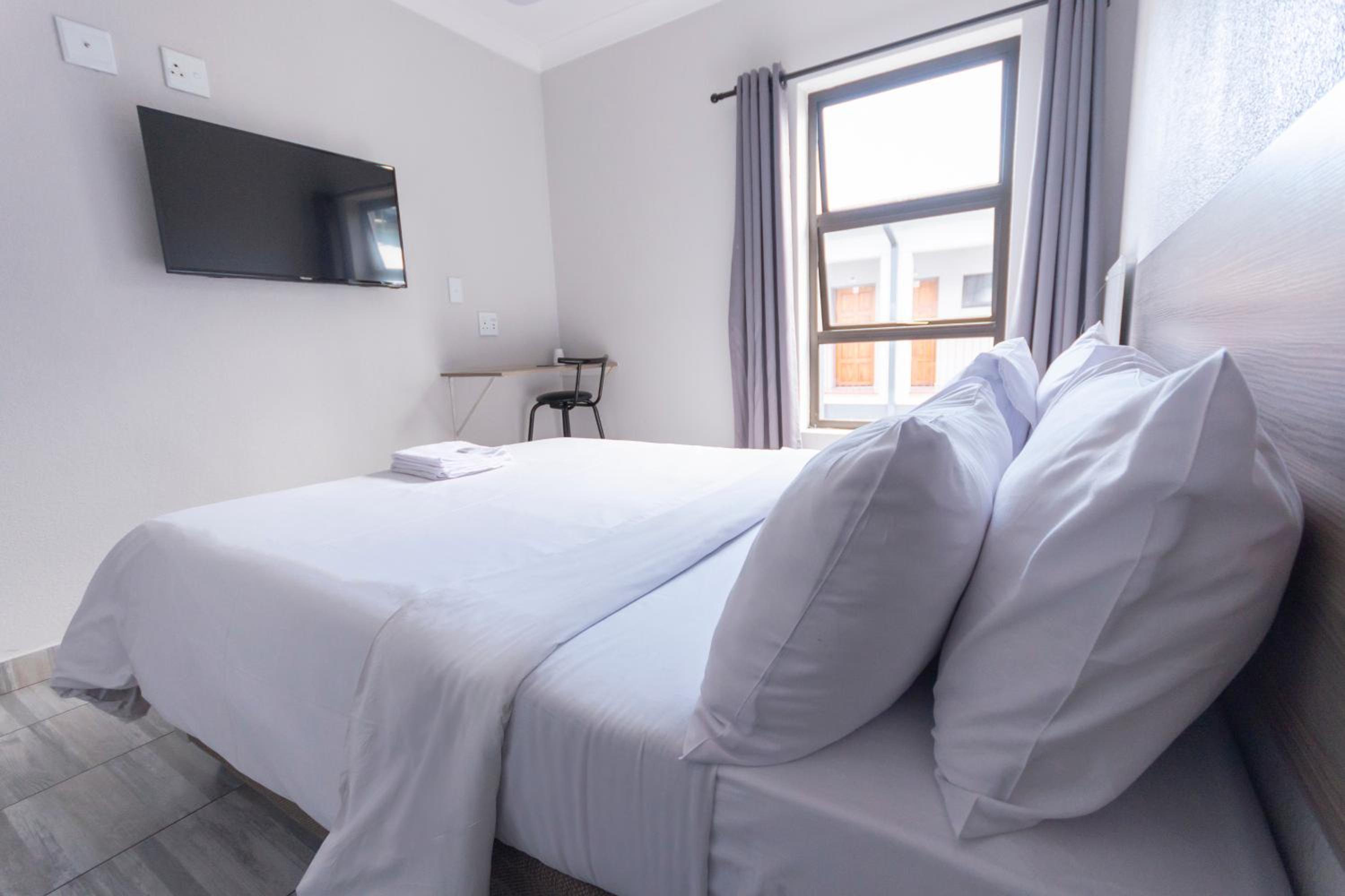Deluxe Double Room - Photo 8