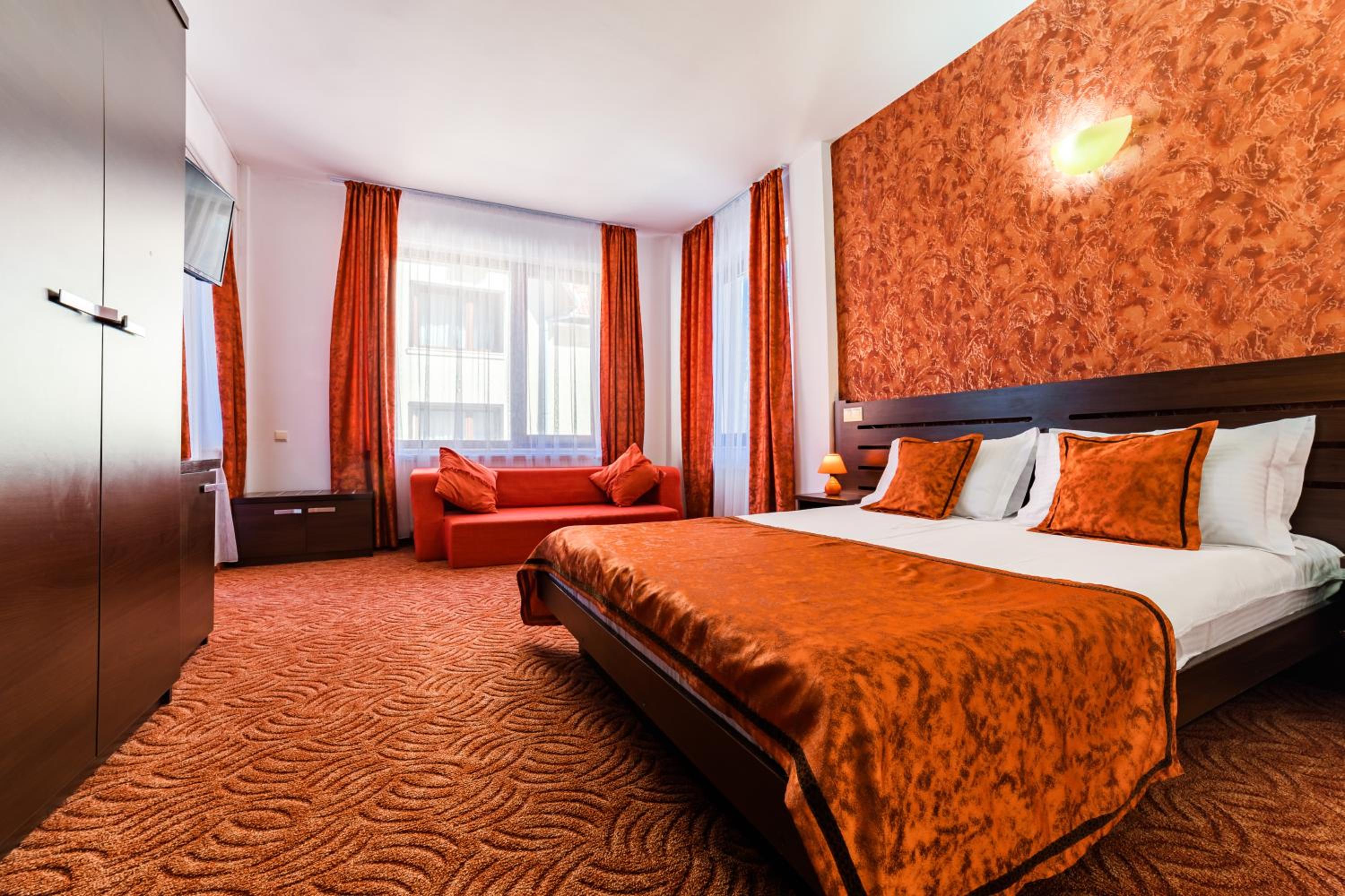 Deluxe Double Room with Balcony photo 3