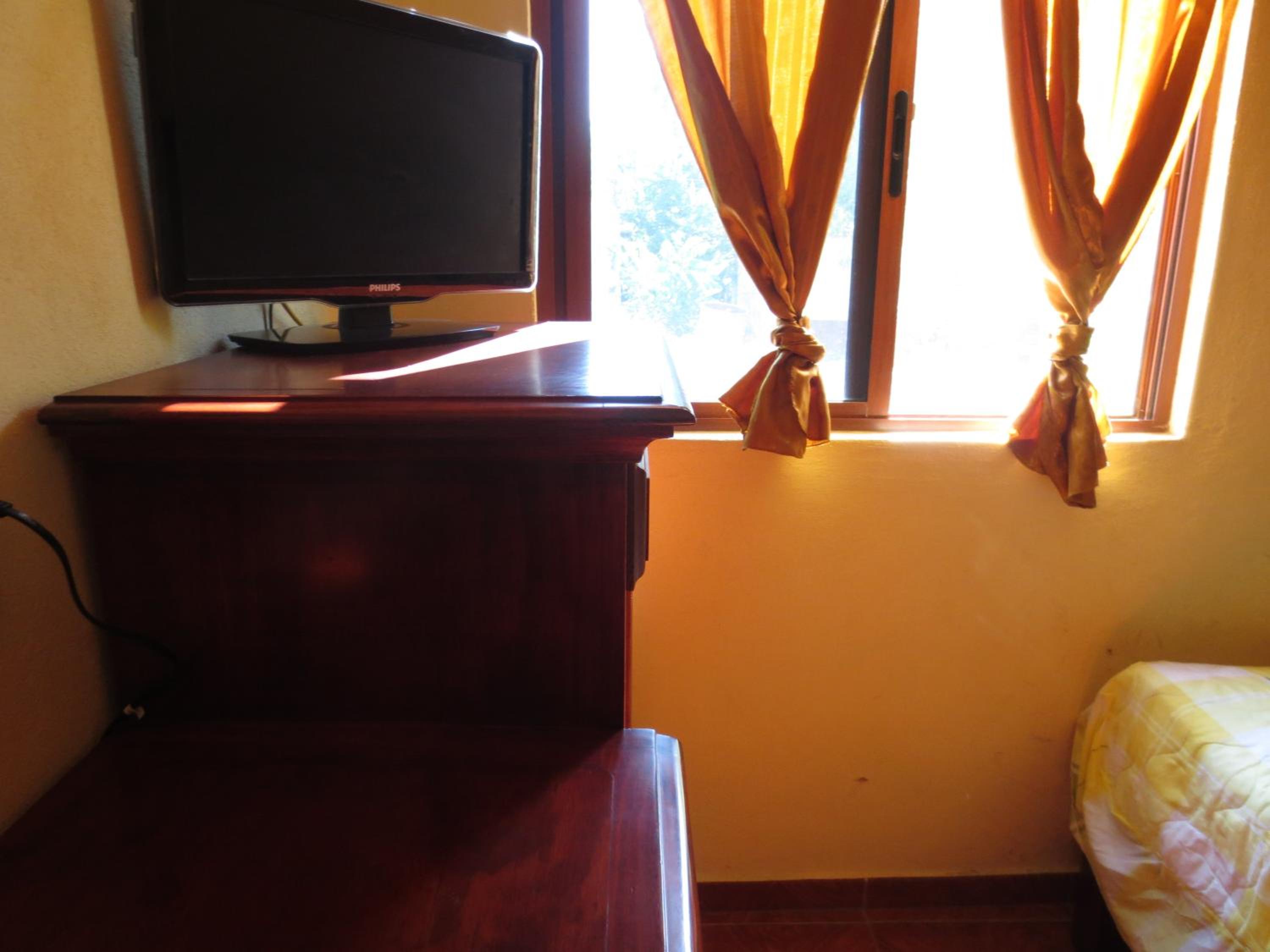 Twin Room - Photo 3