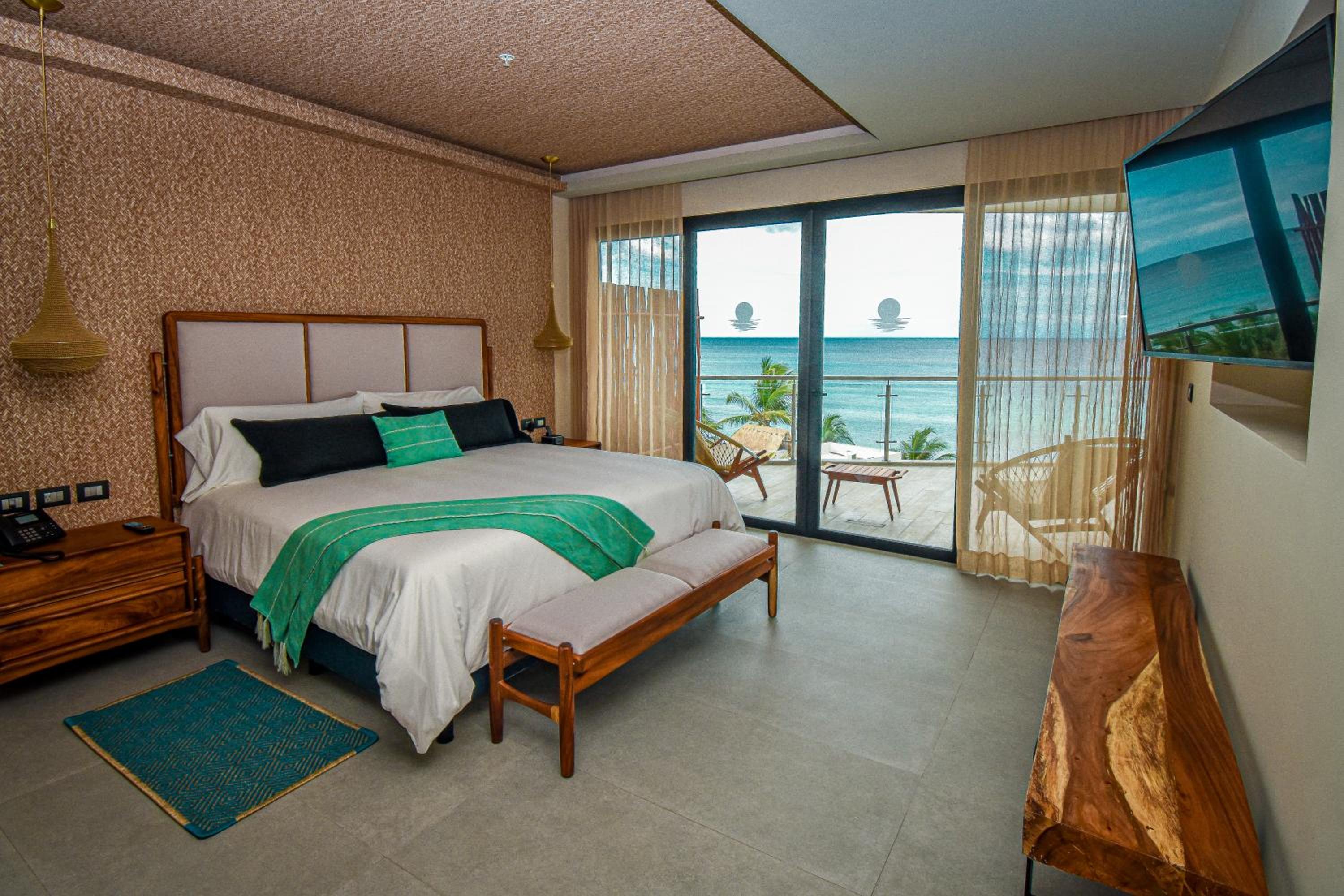 Deluxe Oceanfront  - Photo 1