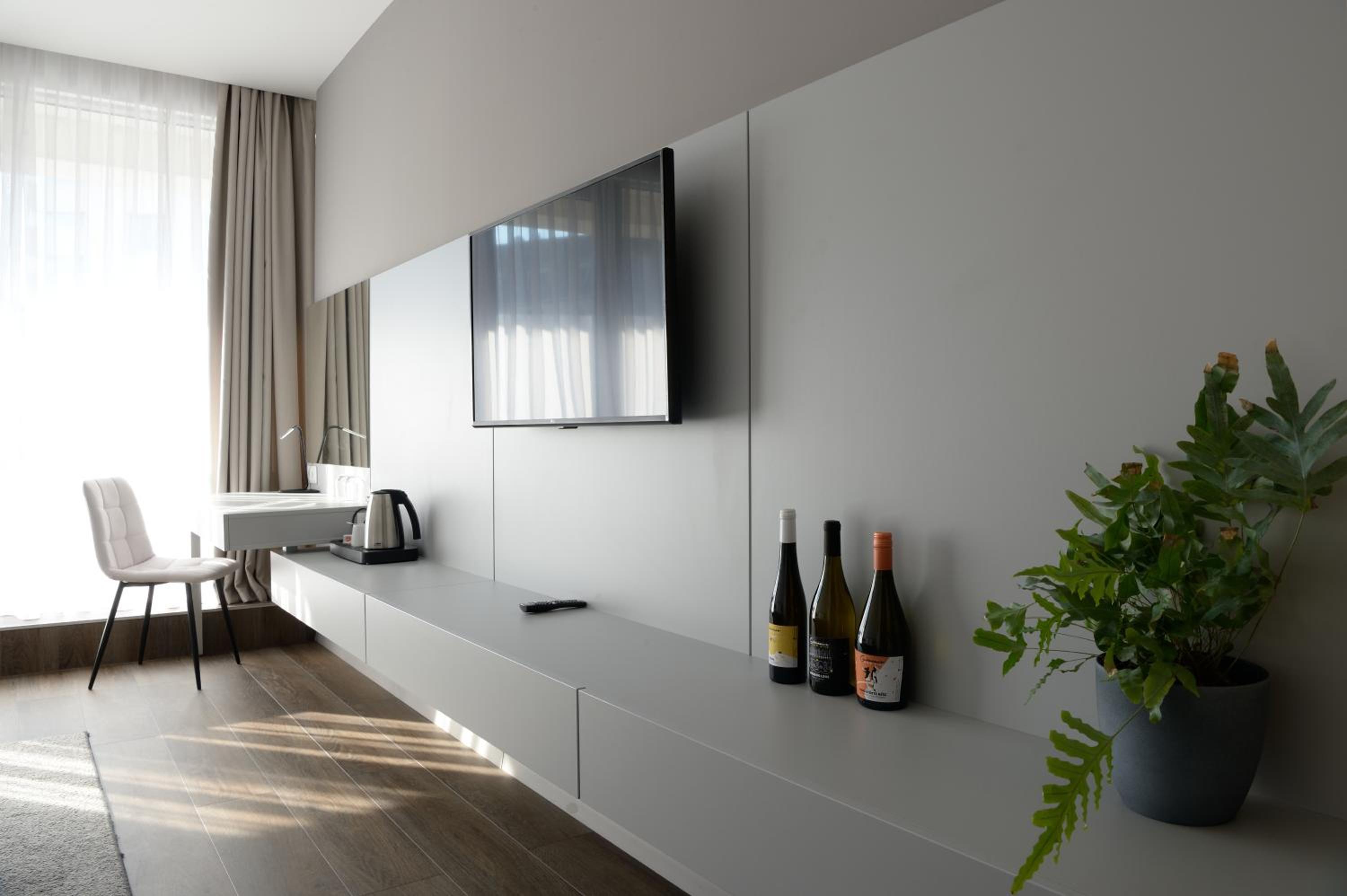 Superior King Room - Photo 10