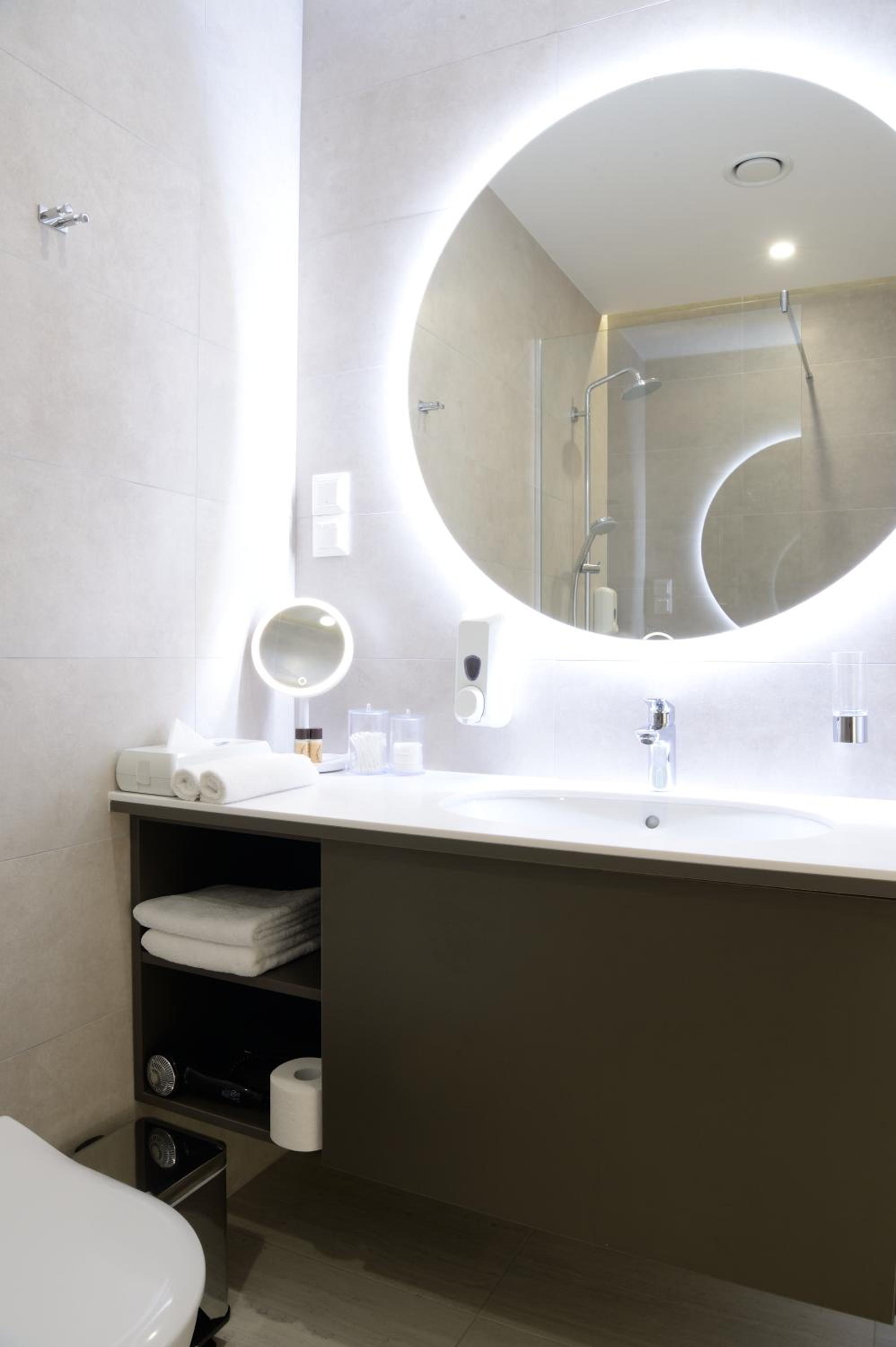 Superior King Room - Photo 5
