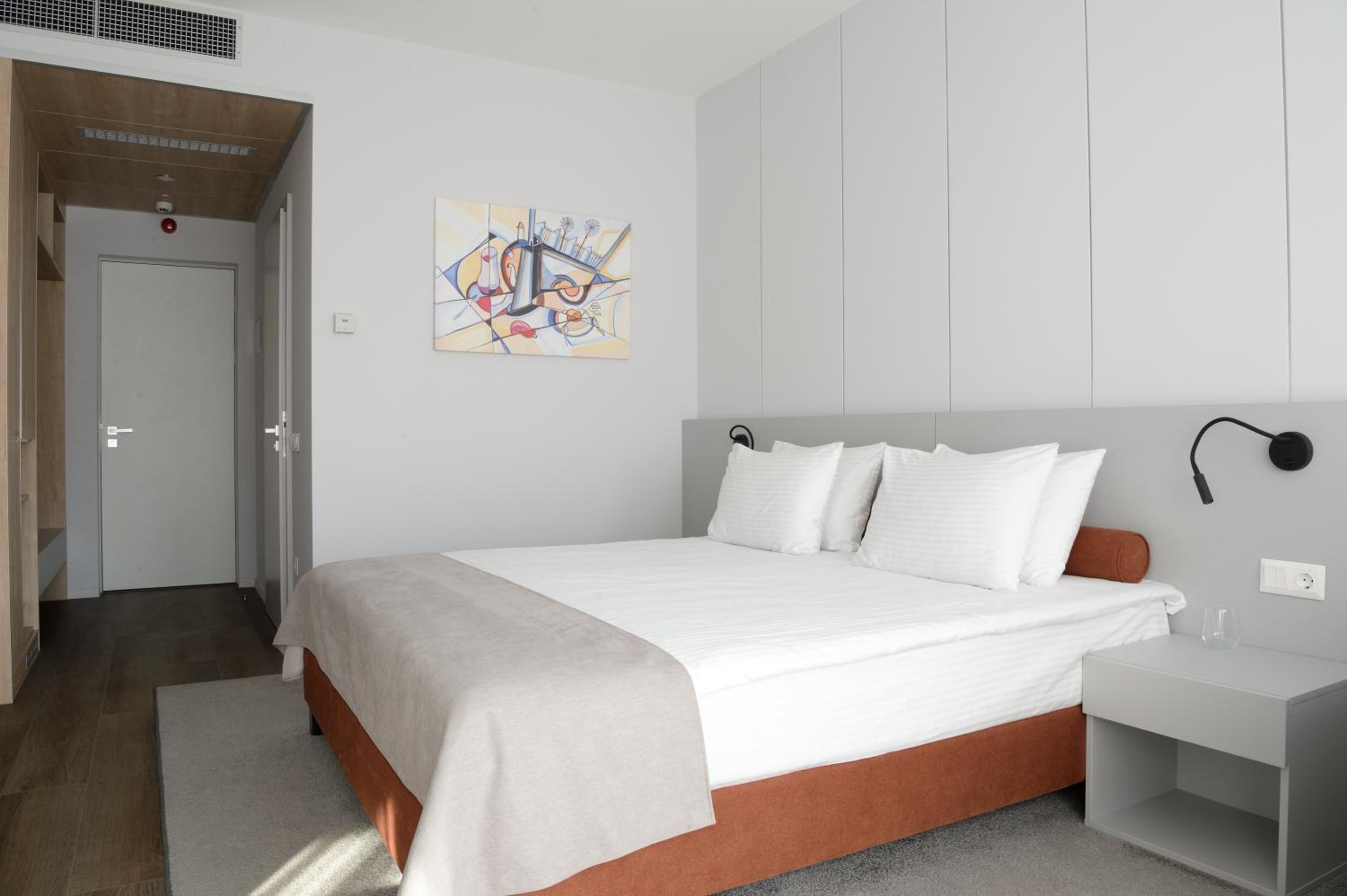 Superior King Room - Photo 13