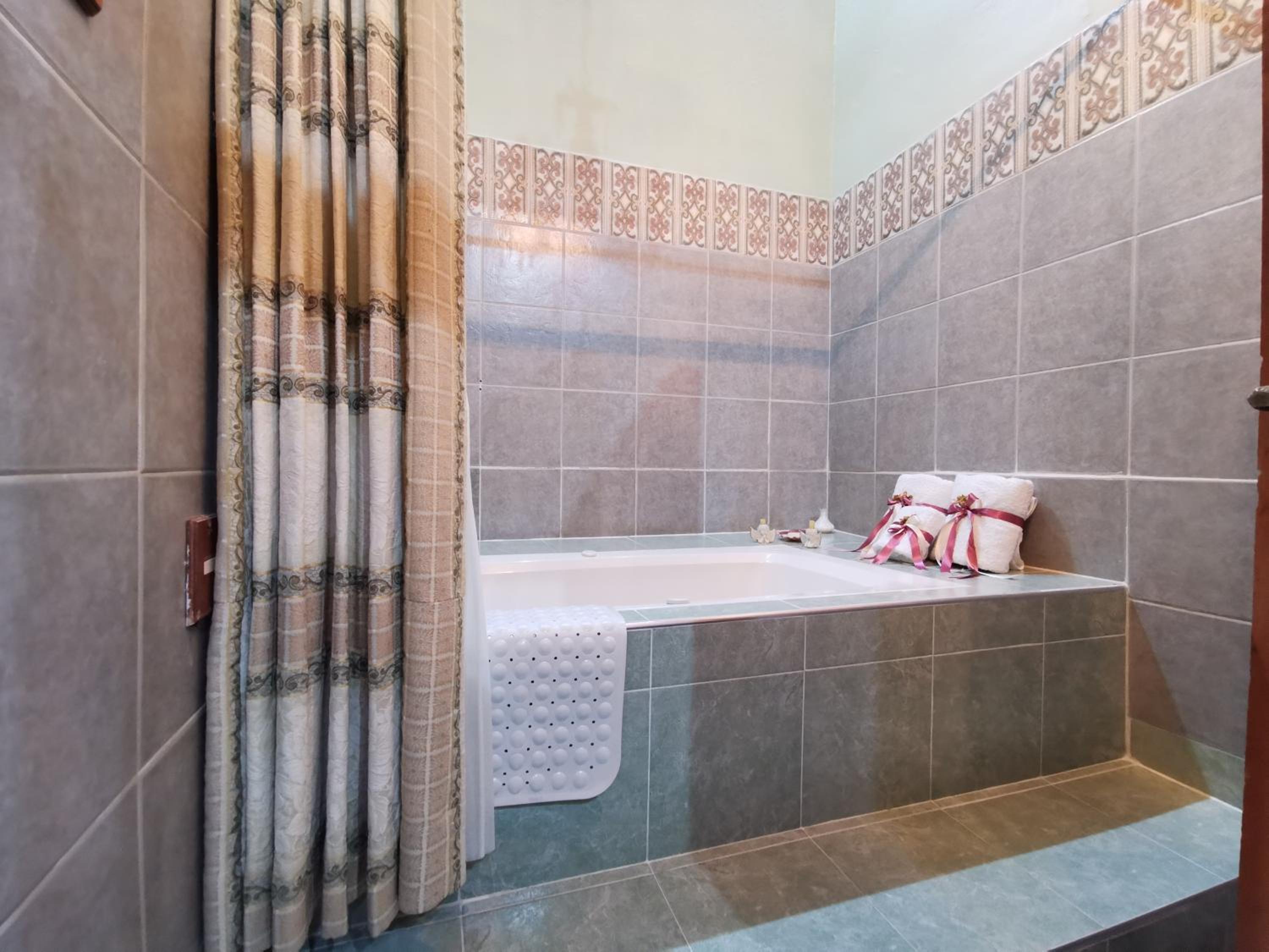 Deluxe Suite - Photo 4