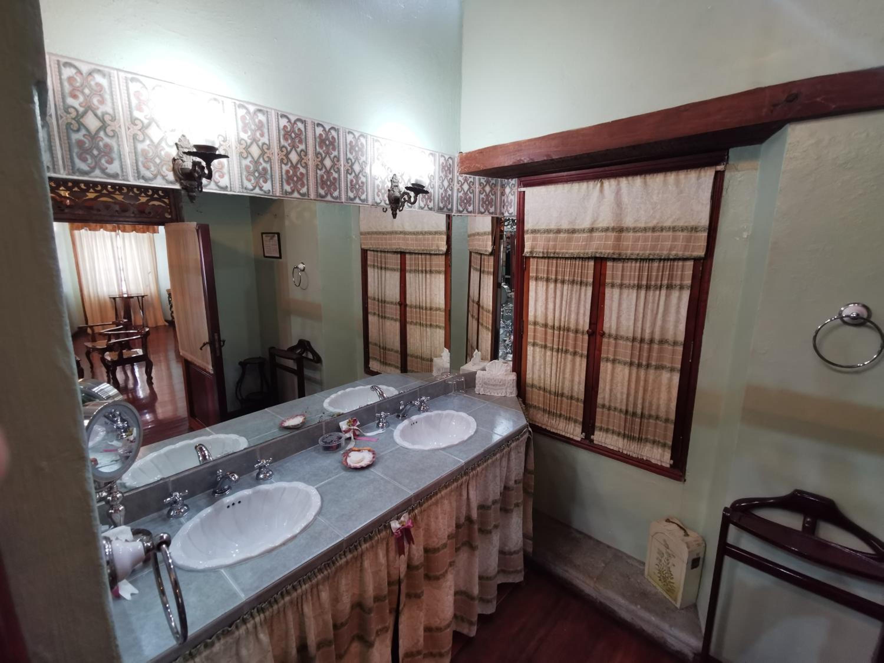 Deluxe Suite - Photo 5
