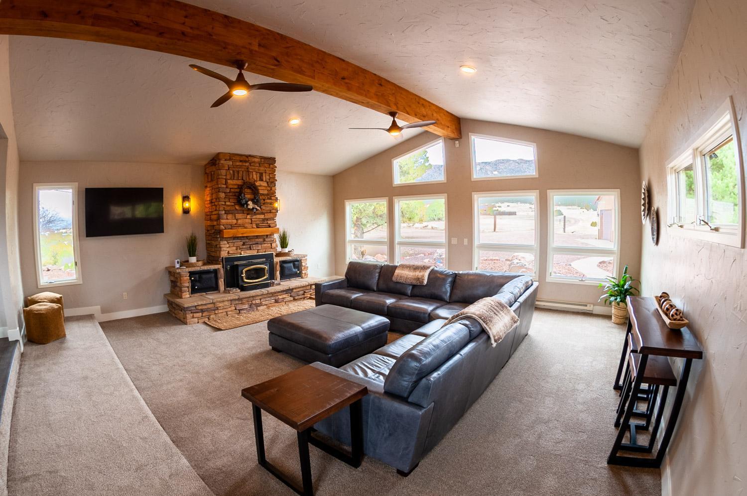 Five-Bedroom House photo 3