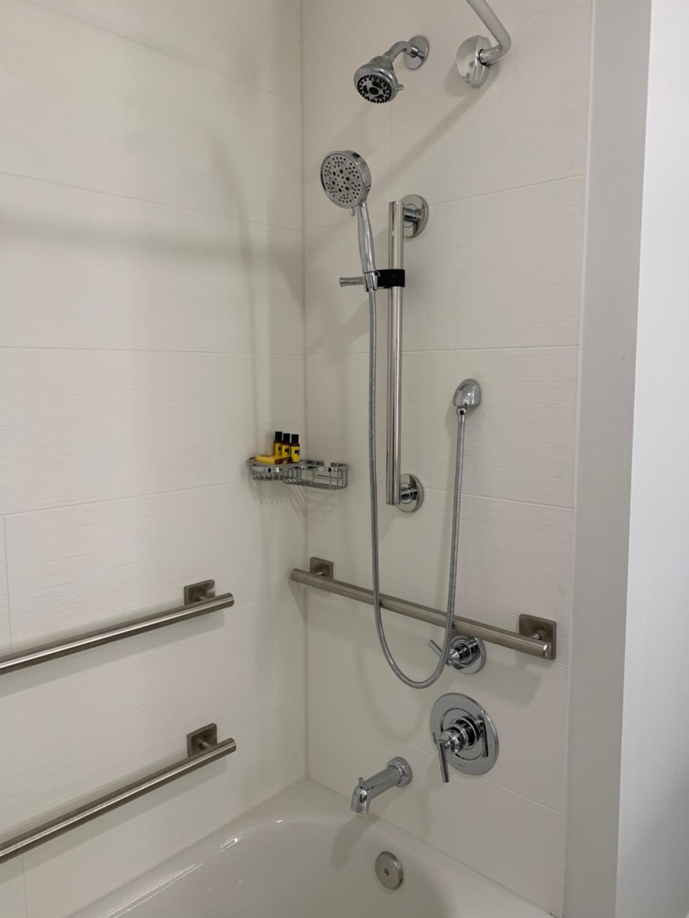King Room with Mobility Accessible Tub - Photo 3