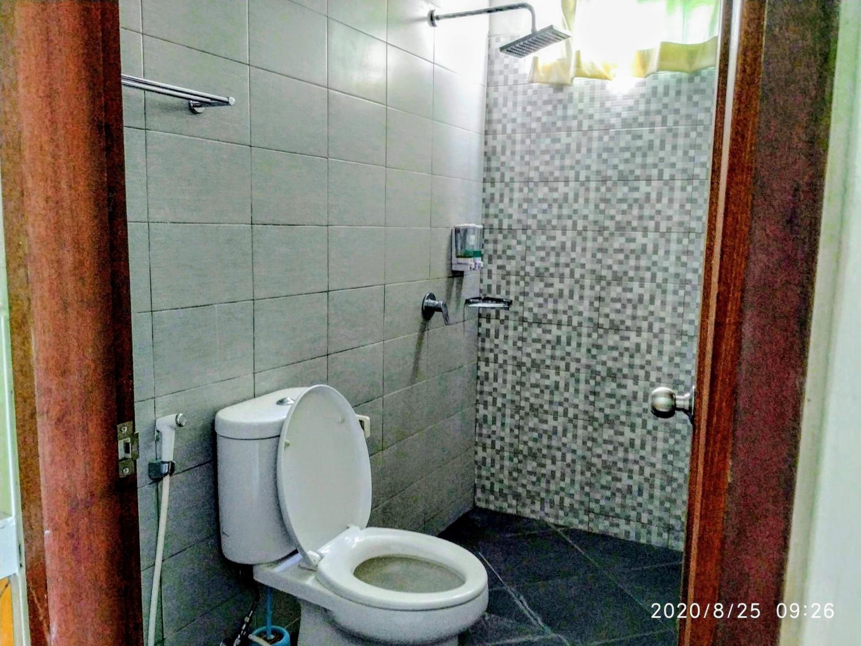 Double Room with Private Bathroom - Photo 18