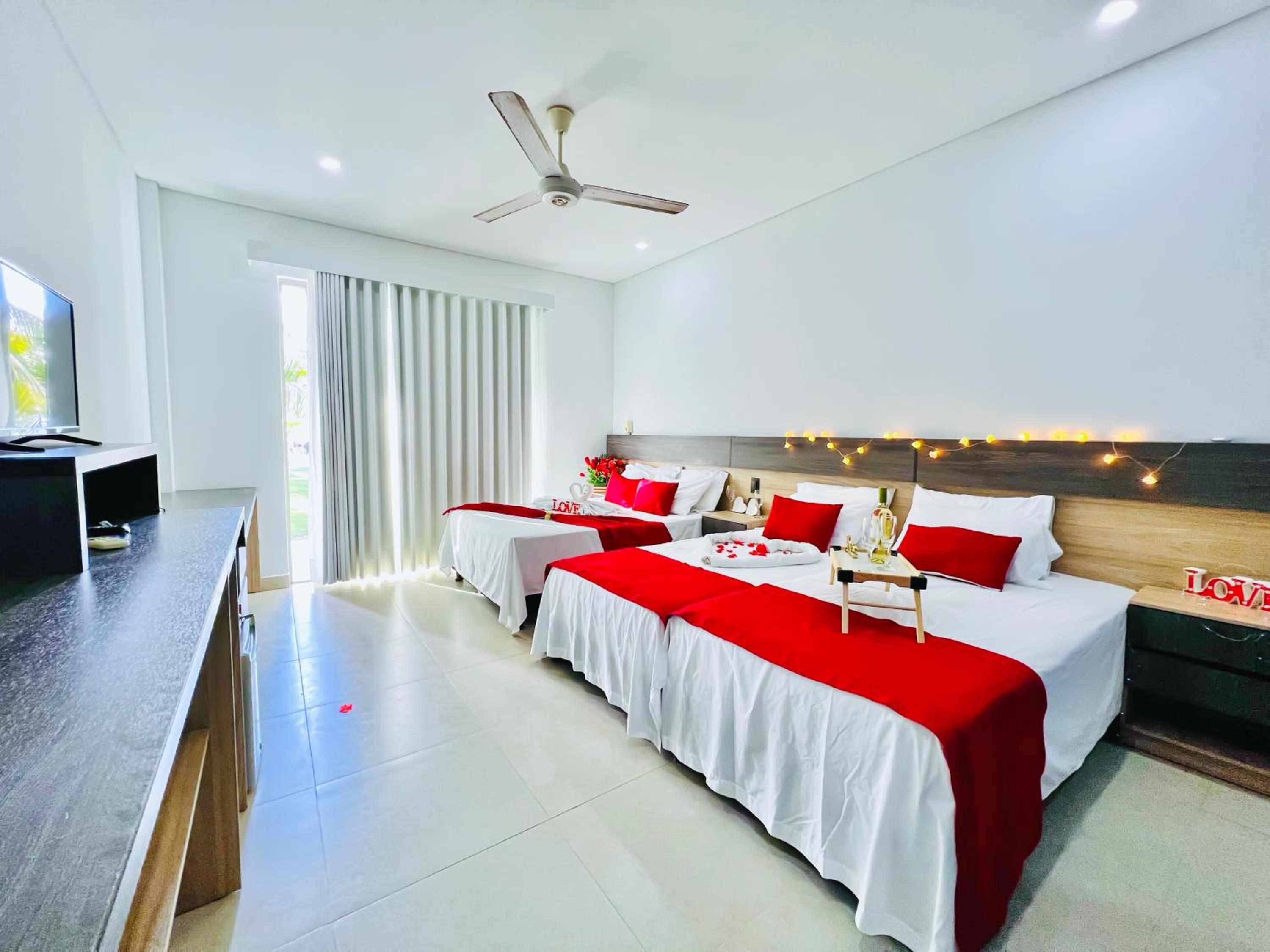 Deluxe Double or Twin Room with Sea View photo 1