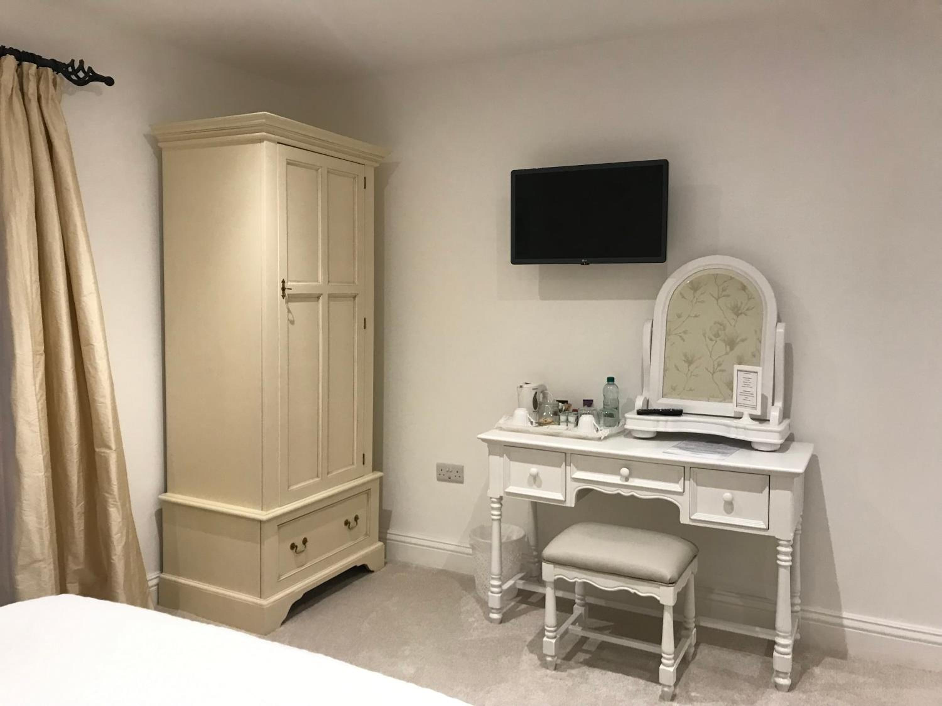 Superior King Room - Photo 3