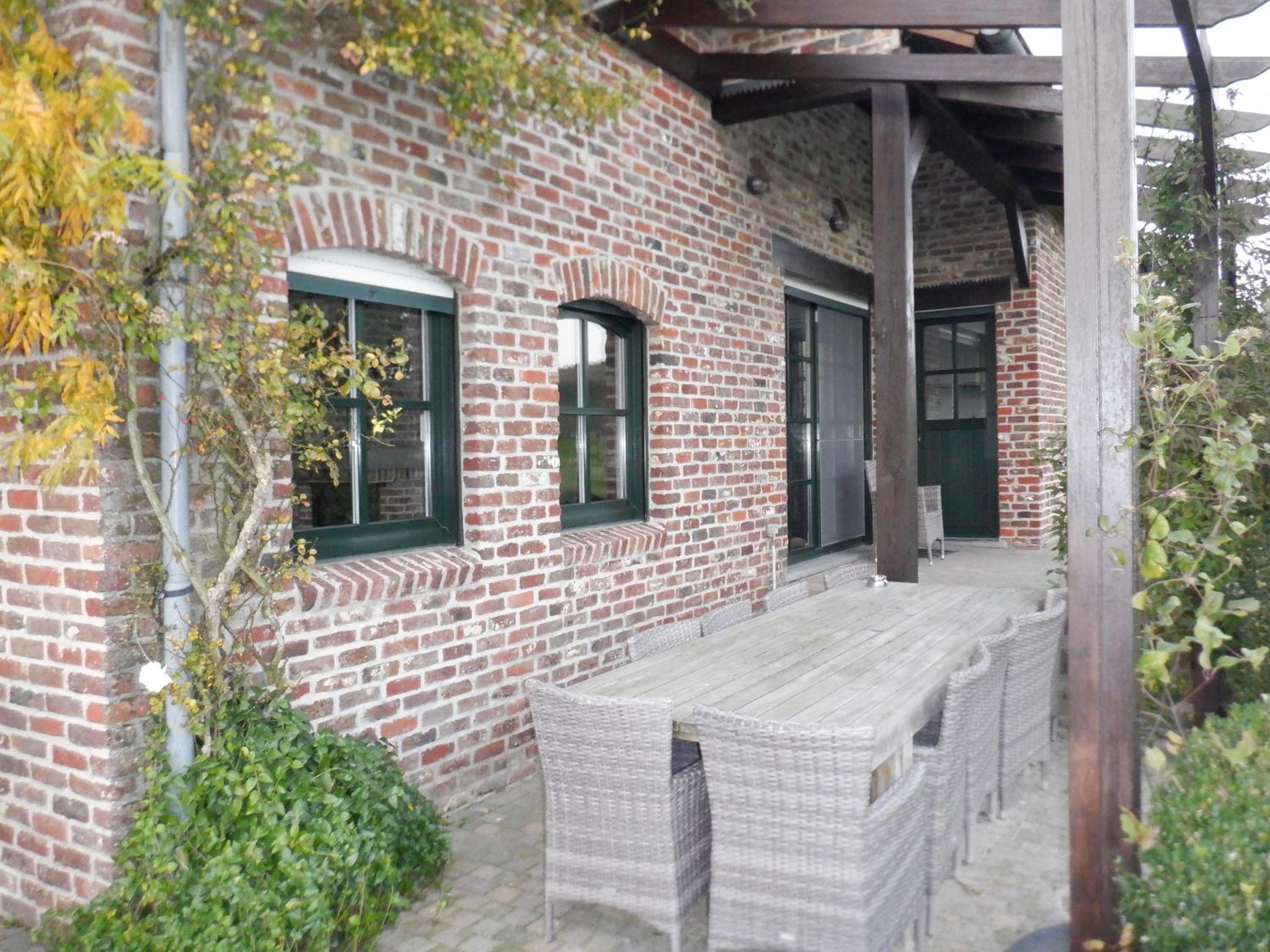 Six-Bedroom House photo 1