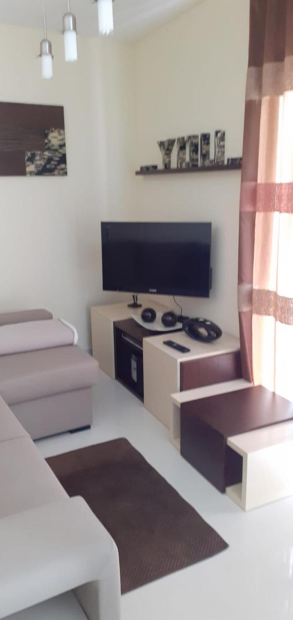 One-Bedroom Apartment - Photo 1