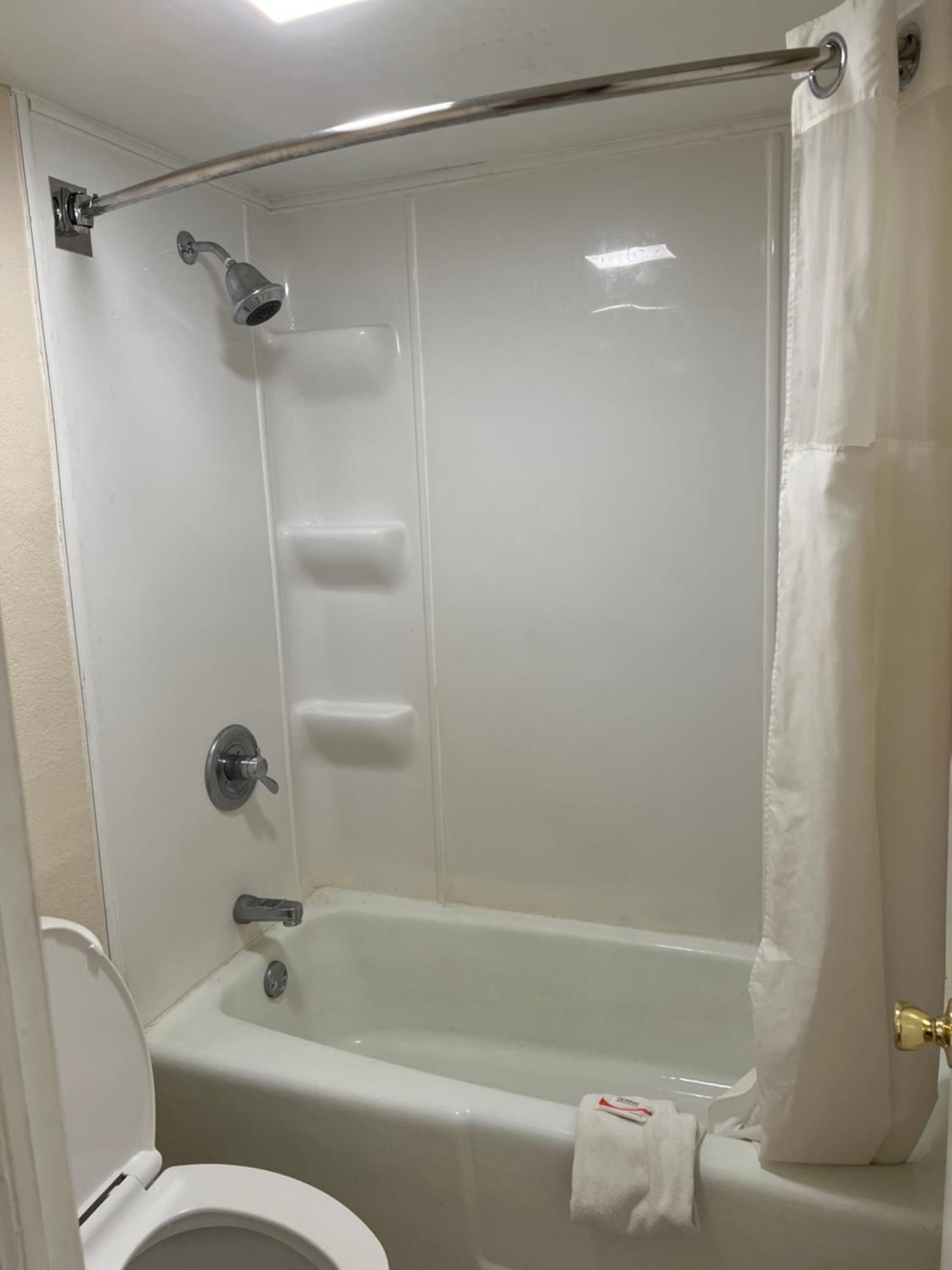 Queen Room with One Queen Bed (Smoking) photo 2