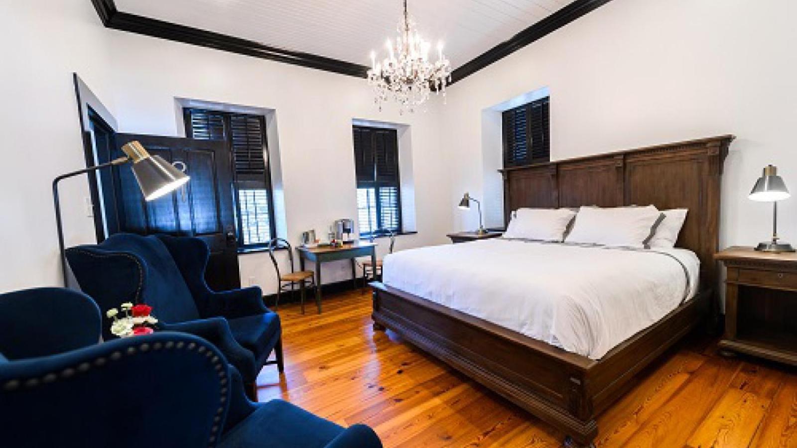 Deluxe King Room - Photo 1