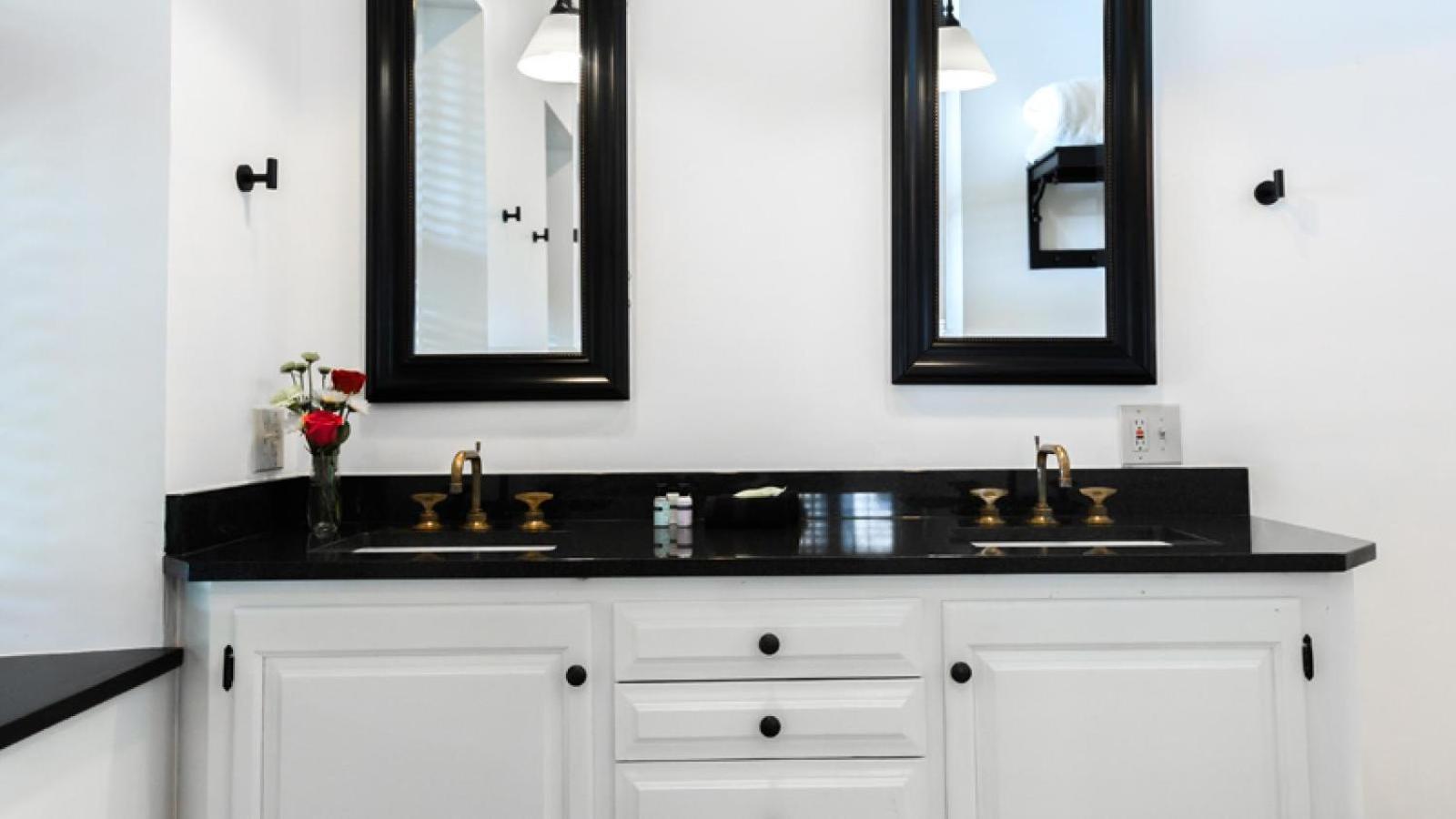 Deluxe King Room - Photo 3