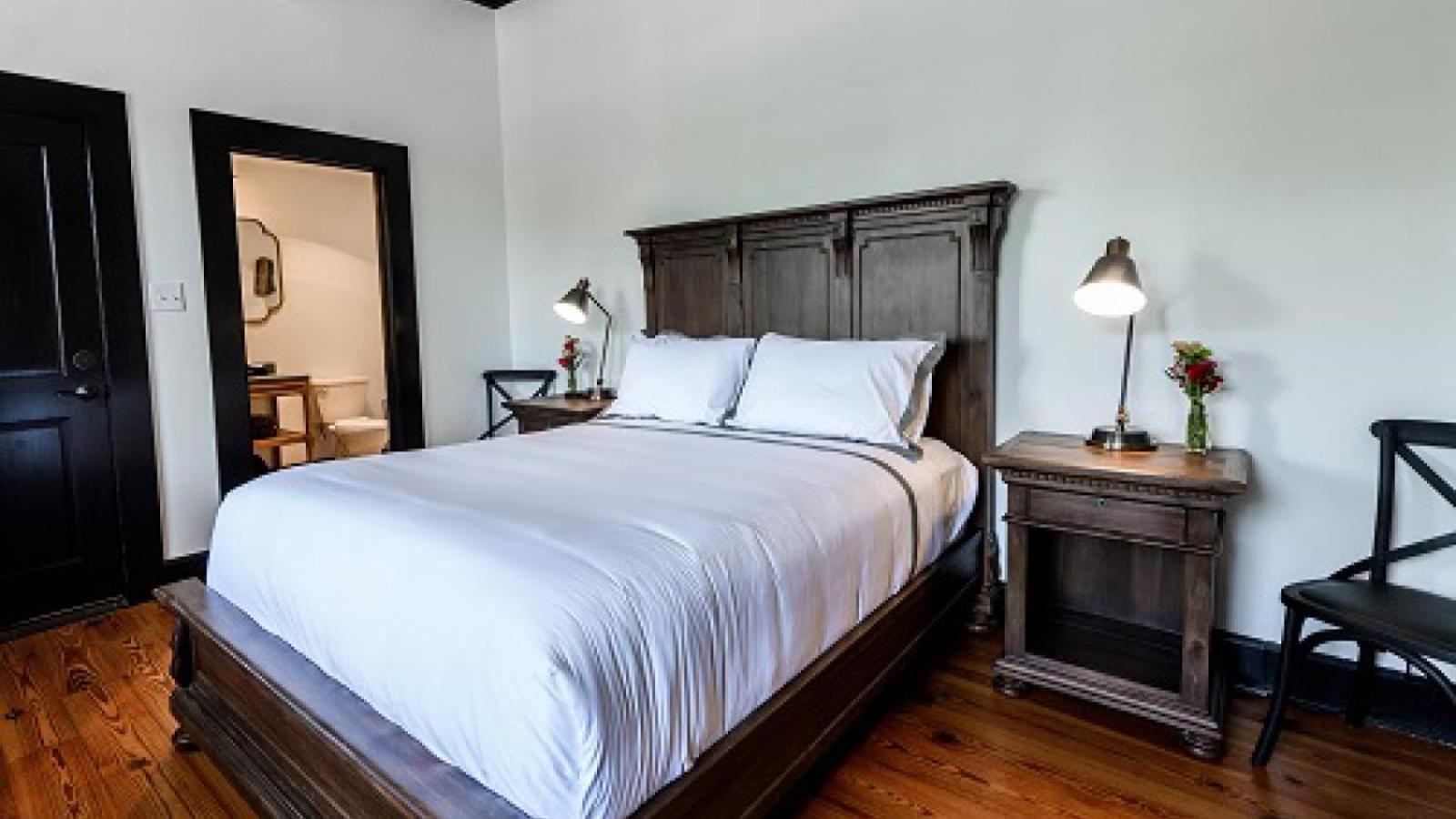 Deluxe Queen Room - Photo 2