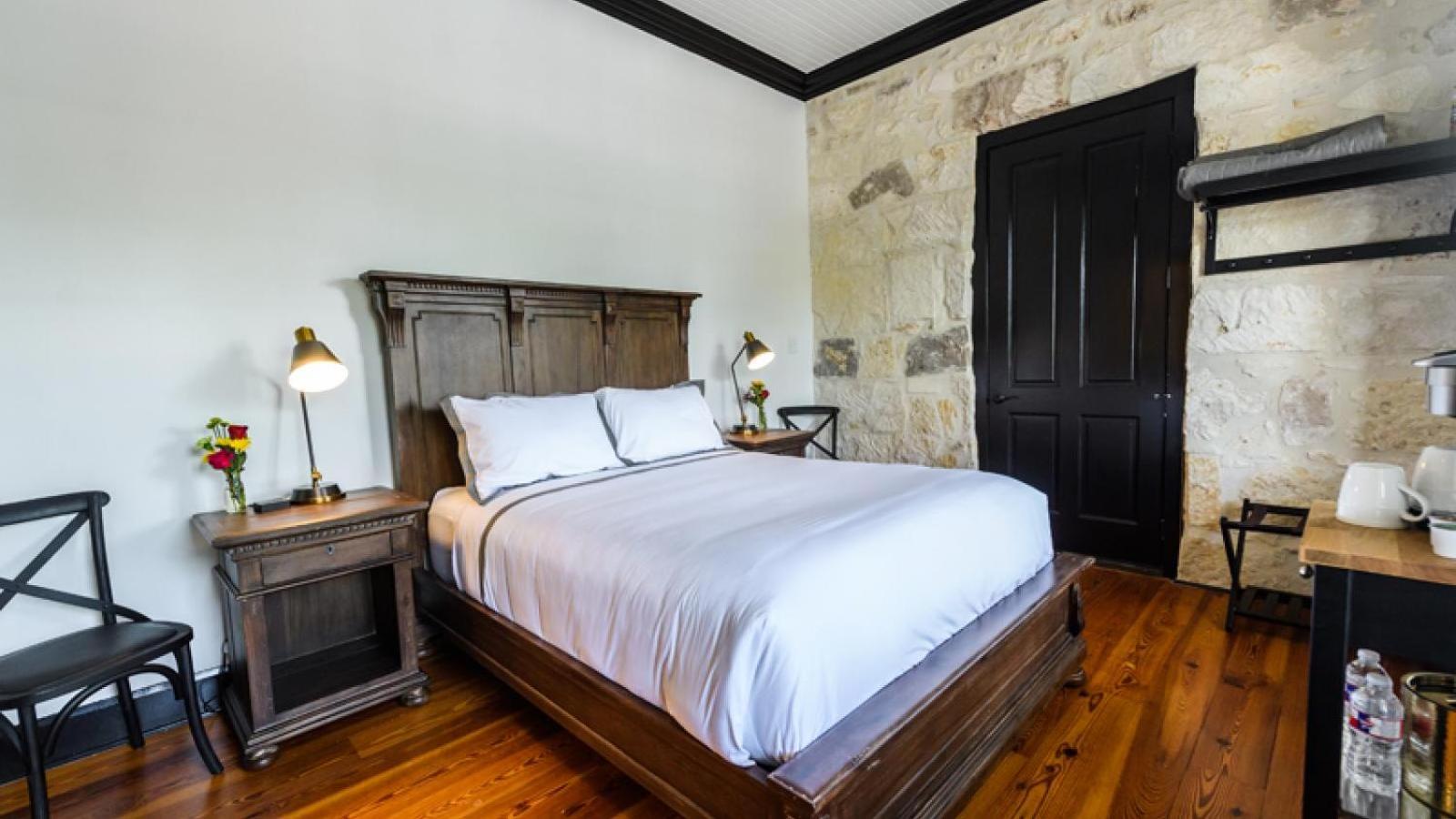 Deluxe Queen Room - Photo 1