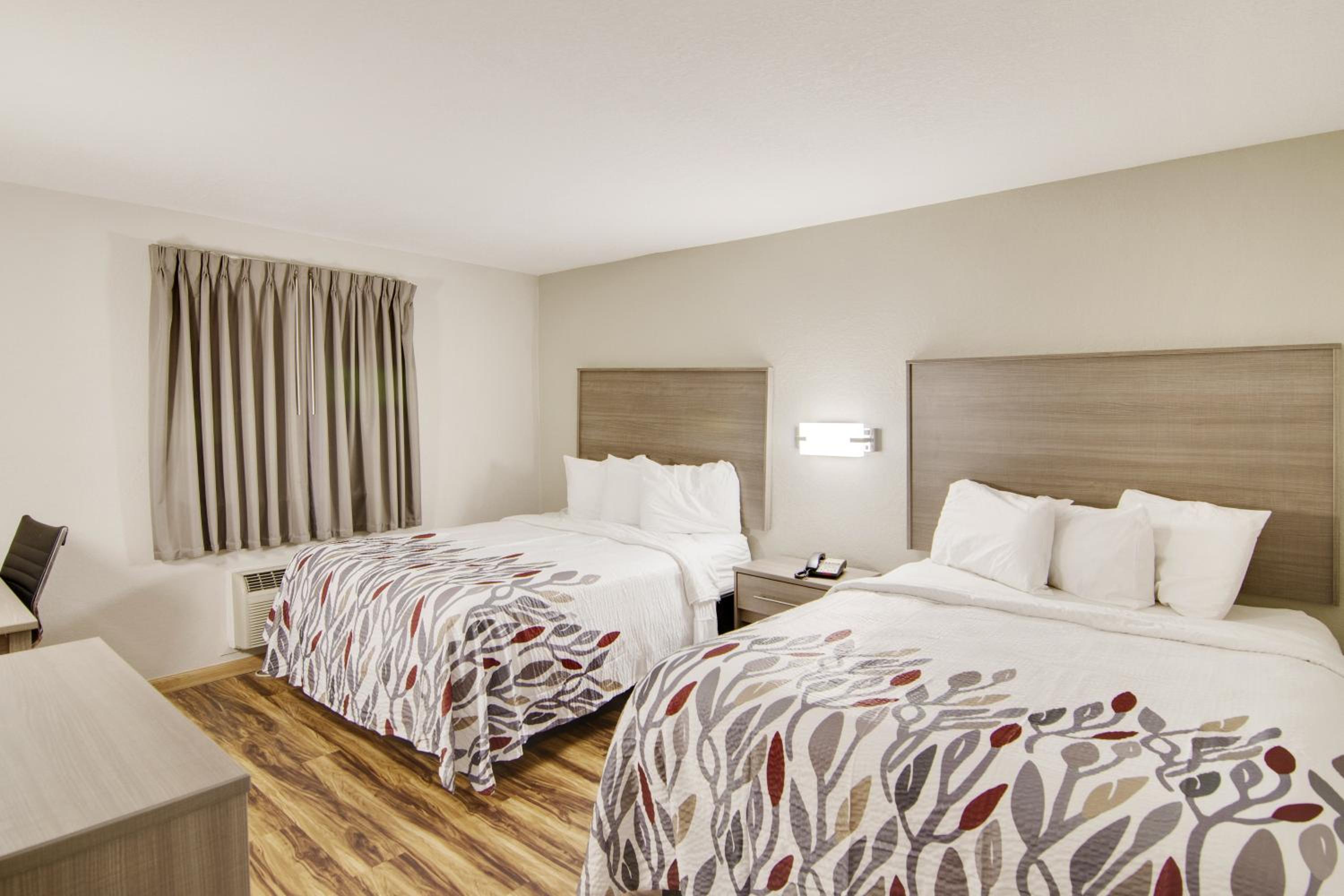 Deluxe Room with Two Queen Beds Non-Smoking photo 2