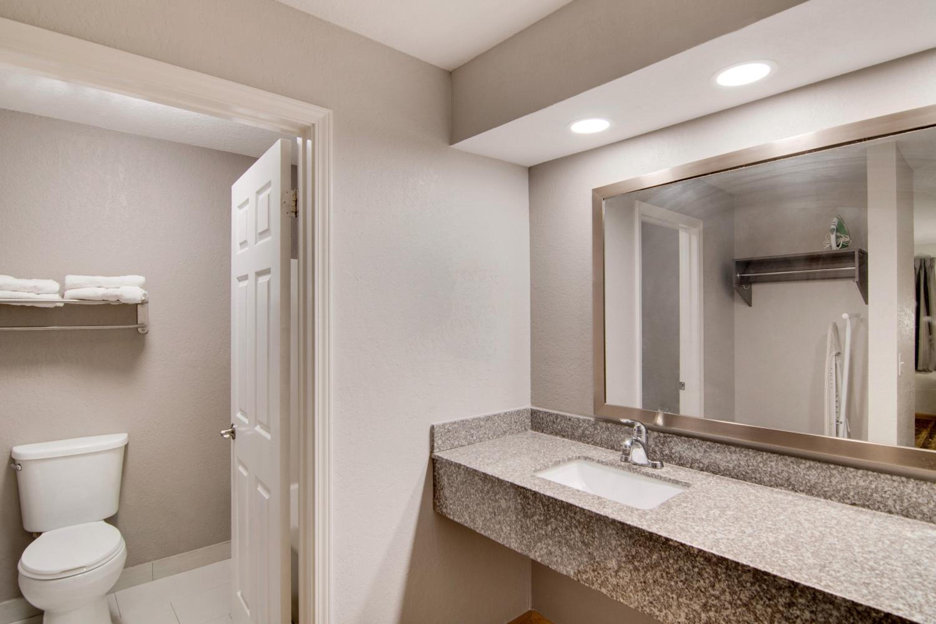 Suite with Two Queen Beds with Kitchenette Non-Smoking photo 2