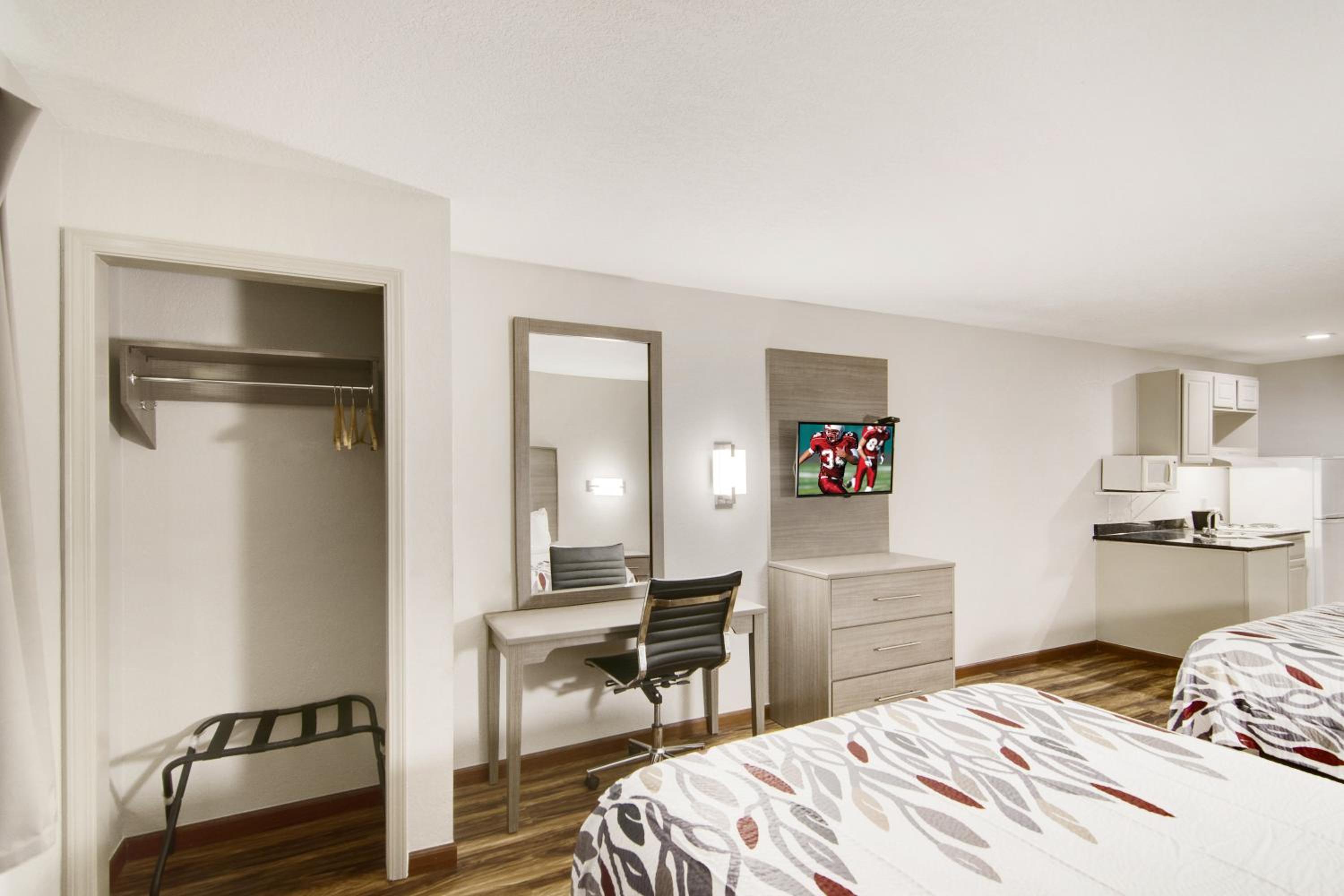 Deluxe Room with Two Queen Beds with Kitchenette Non-Smoking photo 3