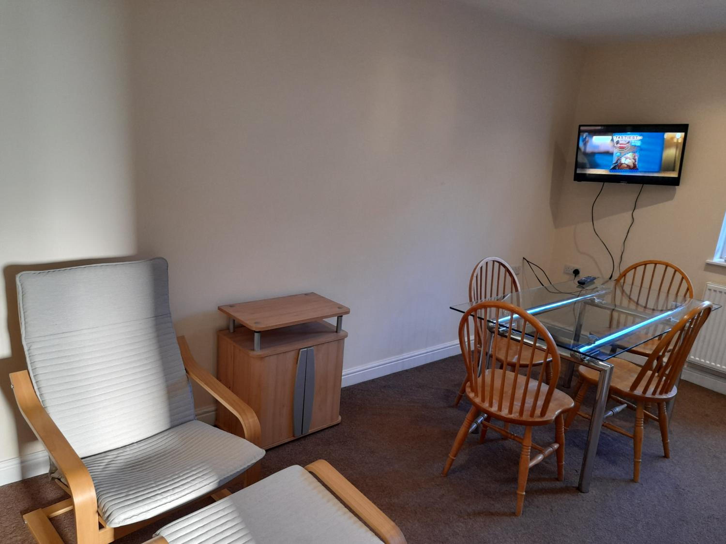 One-Bedroom Apartment - Photo 4