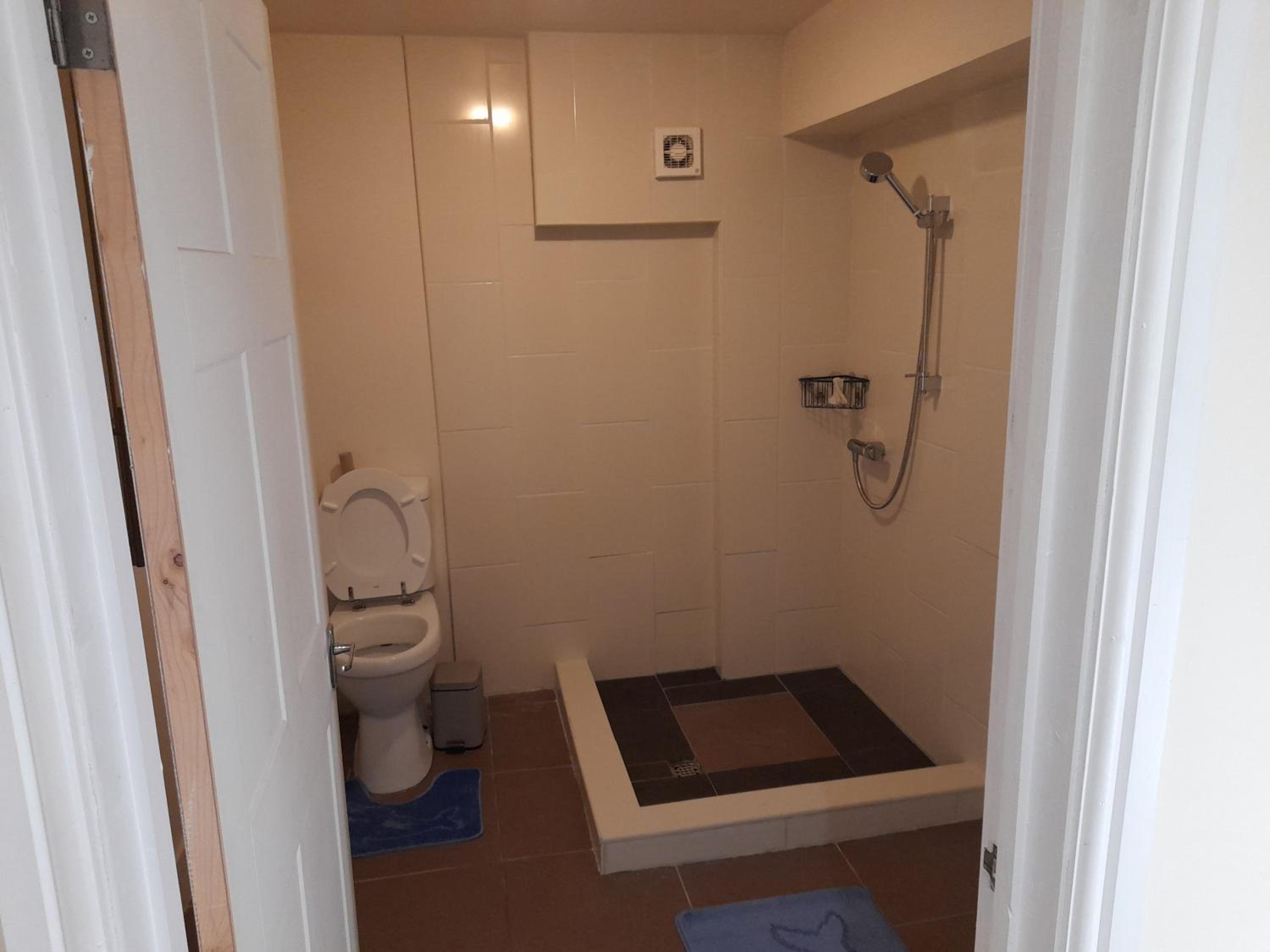 One-Bedroom Apartment - Photo 3