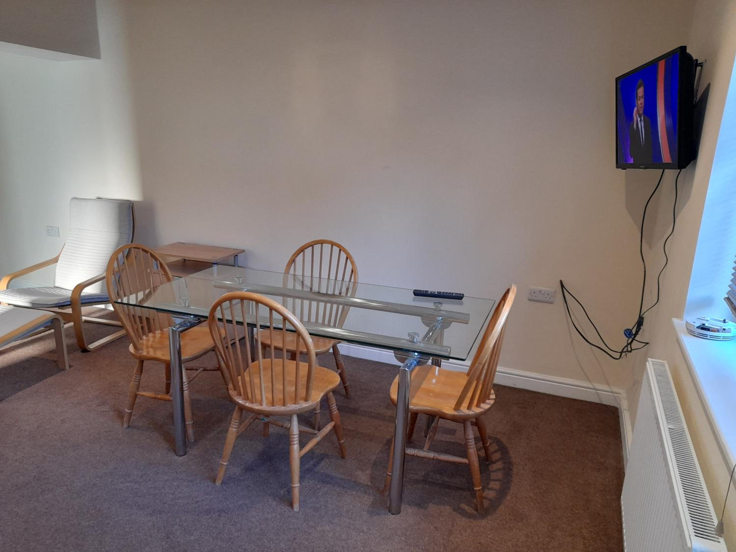 One-Bedroom Apartment - Photo 12