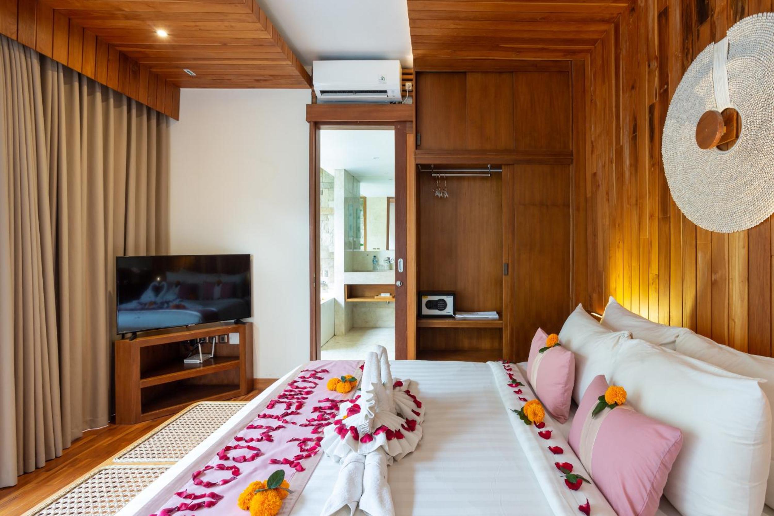 One-Bedroom Villa with Private Pool - Photo 20