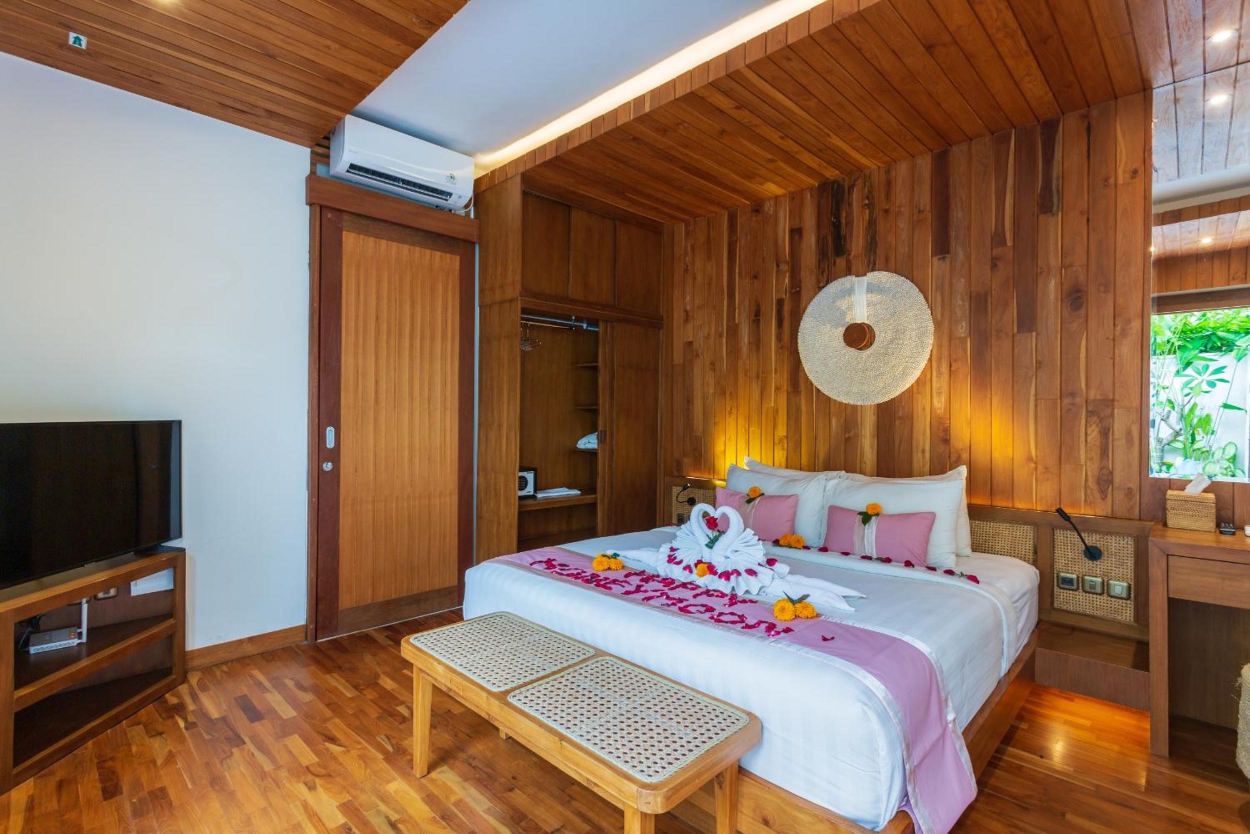 One-Bedroom Villa with Private Pool - Photo 19