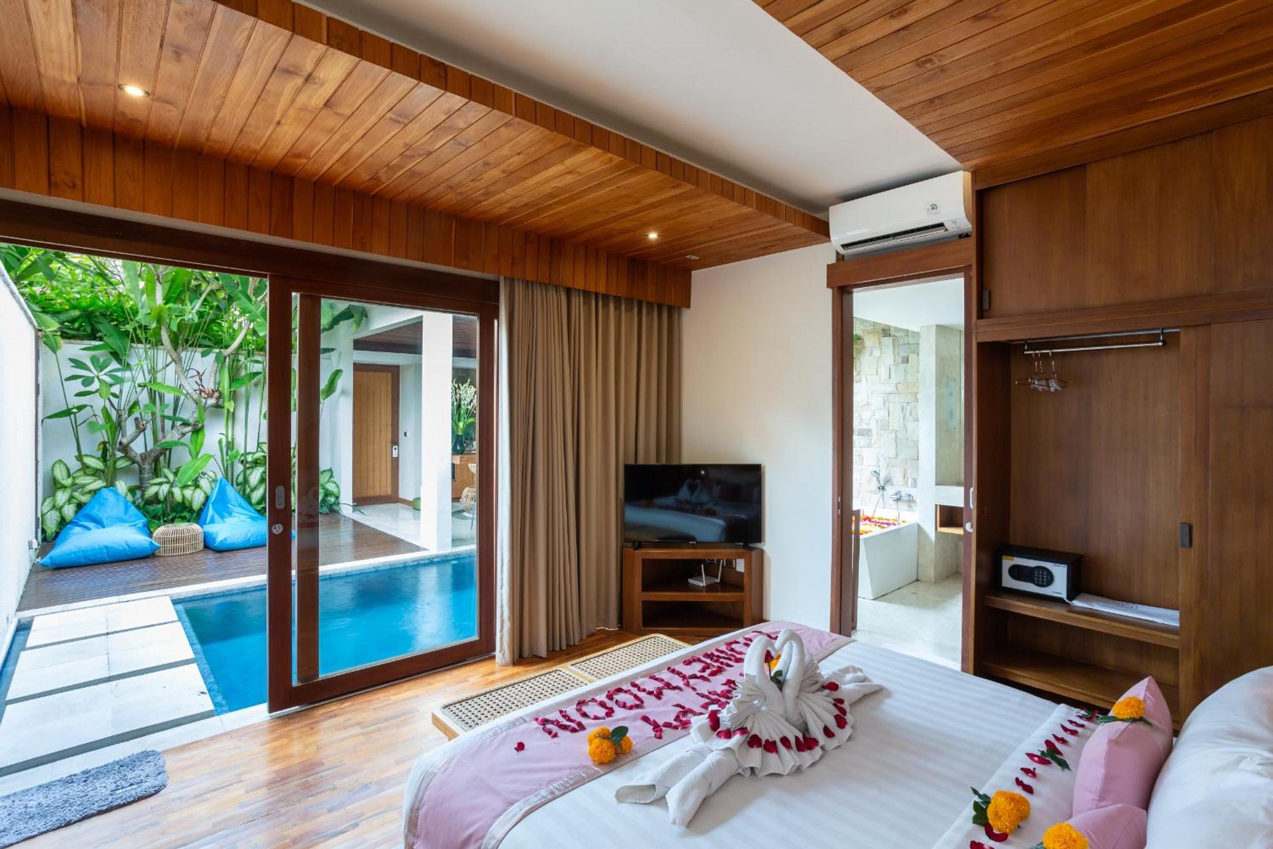 One-Bedroom Villa with Private Pool - Photo 17