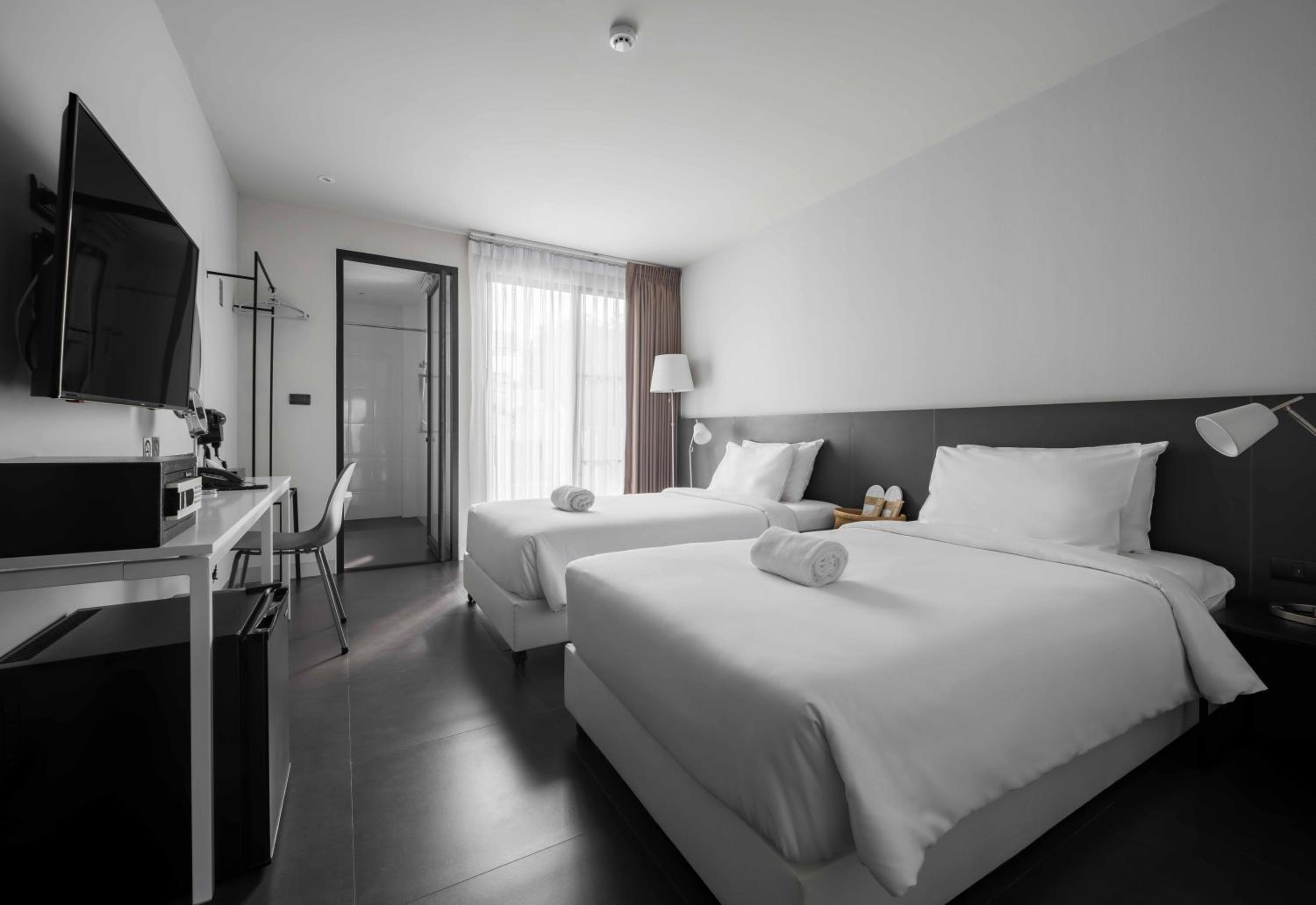 Twin Room - Photo 2