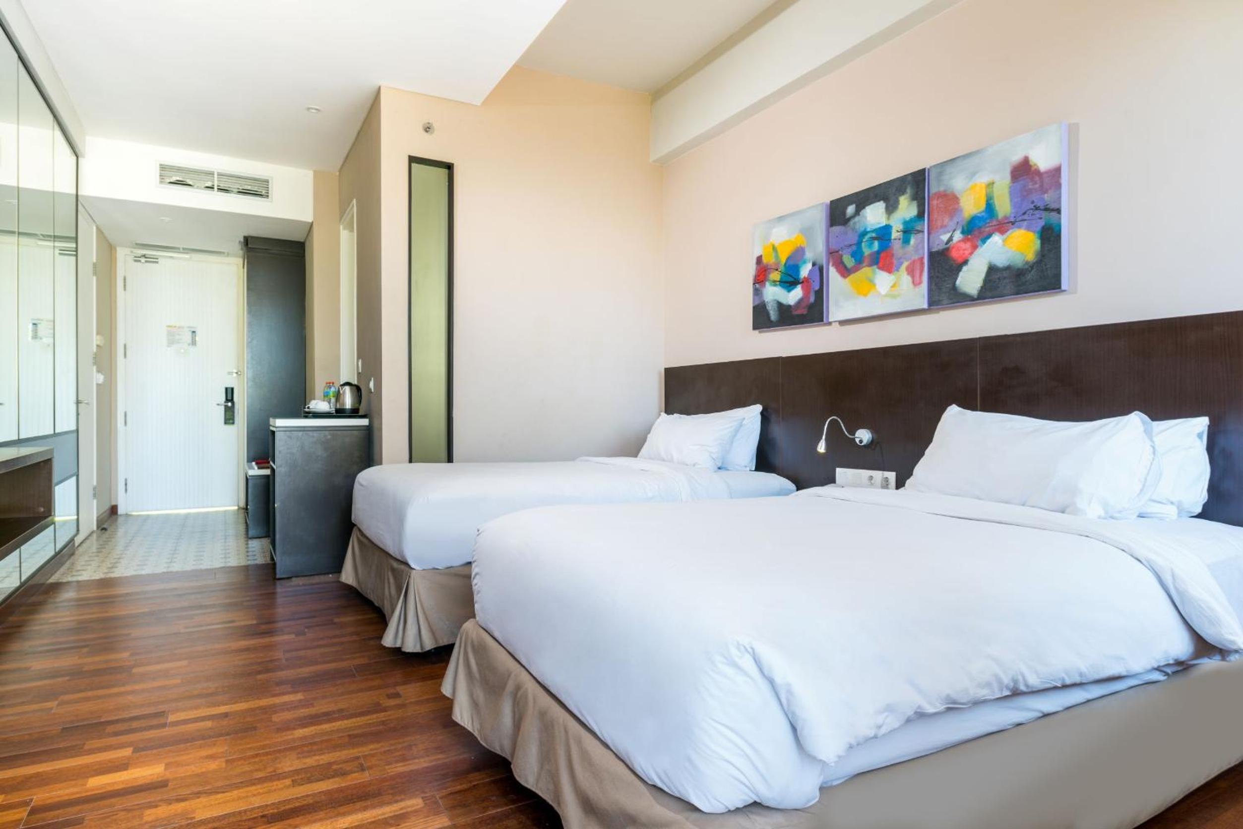 Deluxe Twin Room with Balcony photo 2