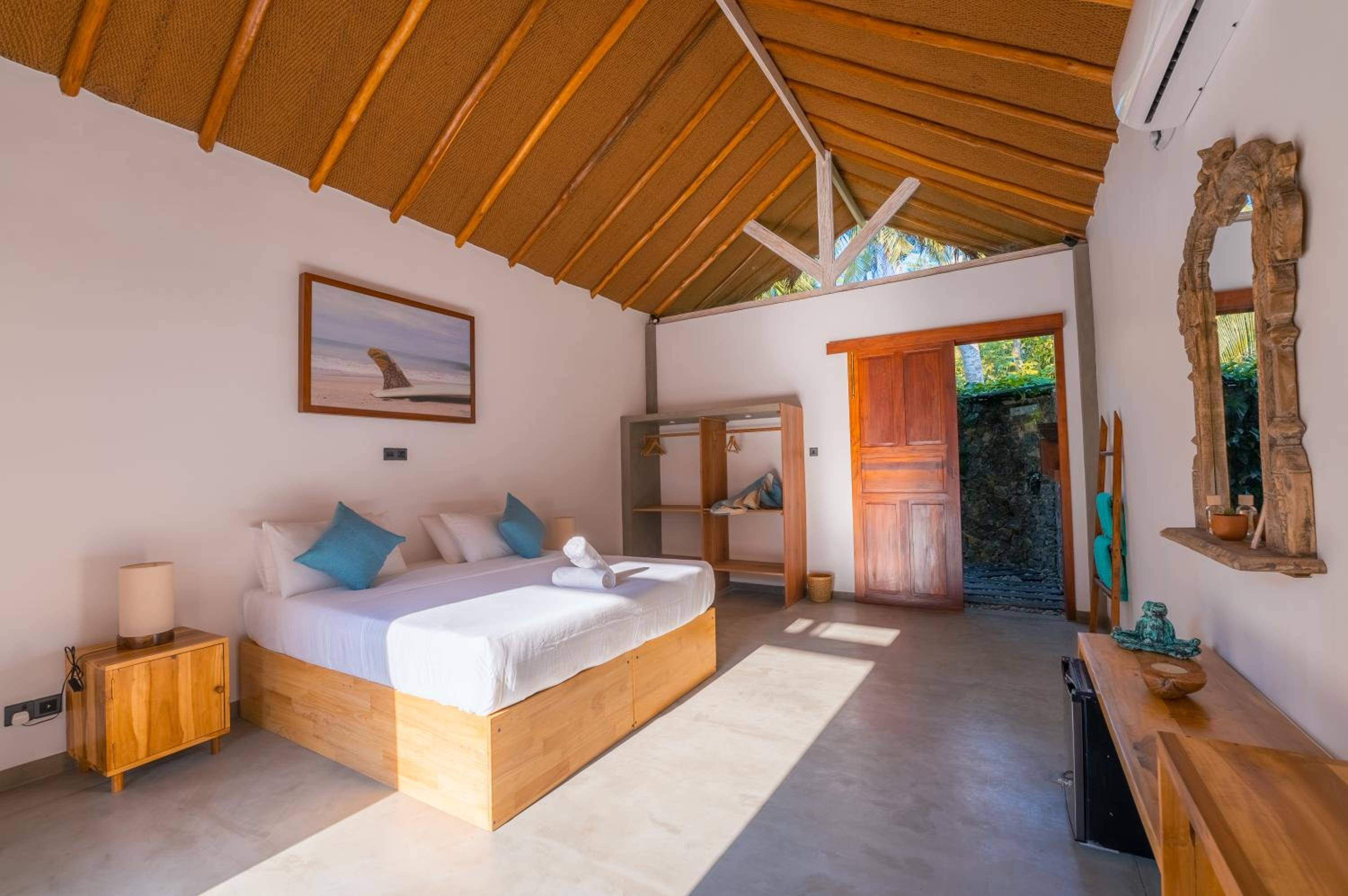 Deluxe Double or Twin Room with Pool Access photo 1