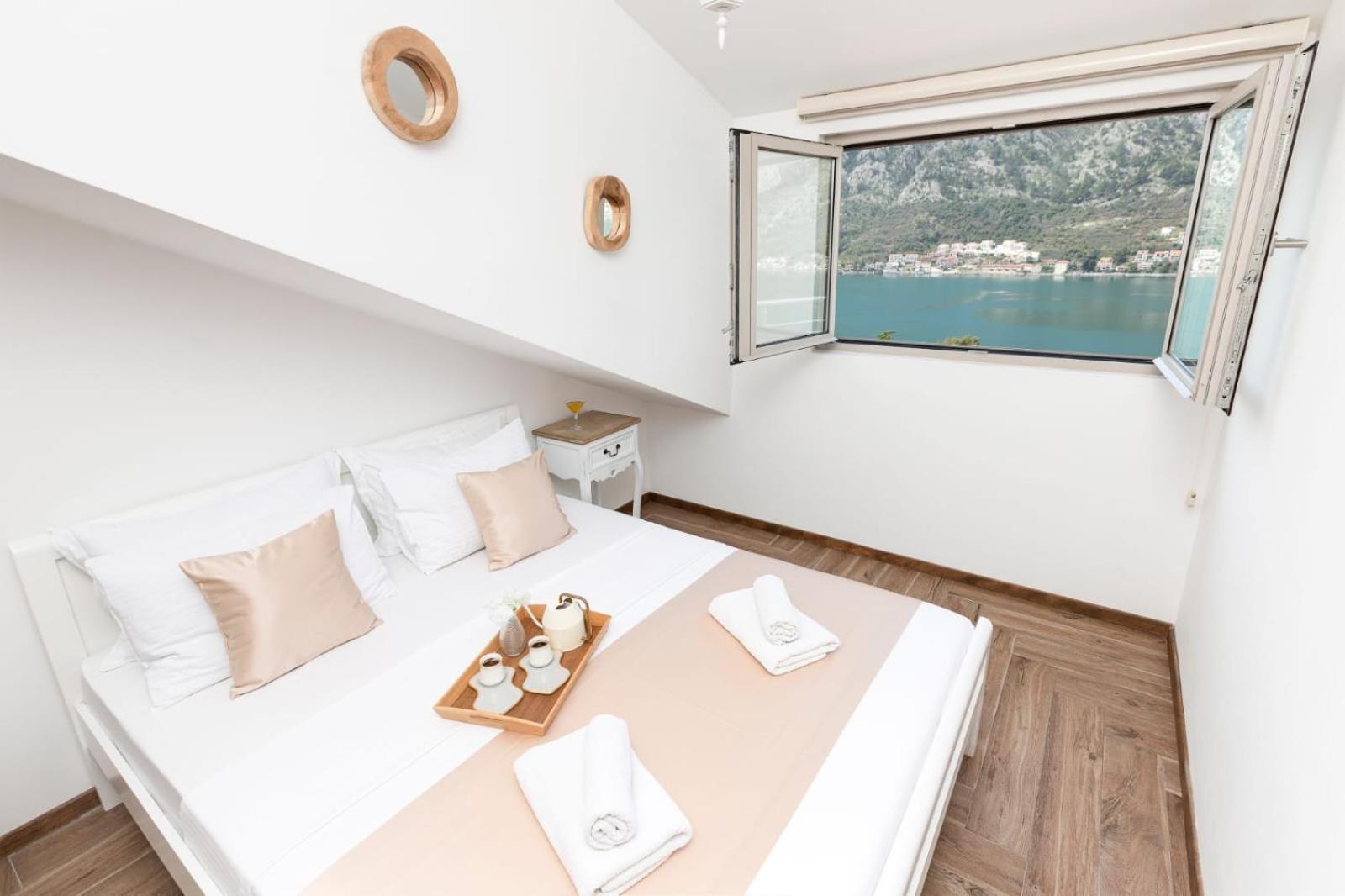 Deluxe Apartment with Terrace and Sea View