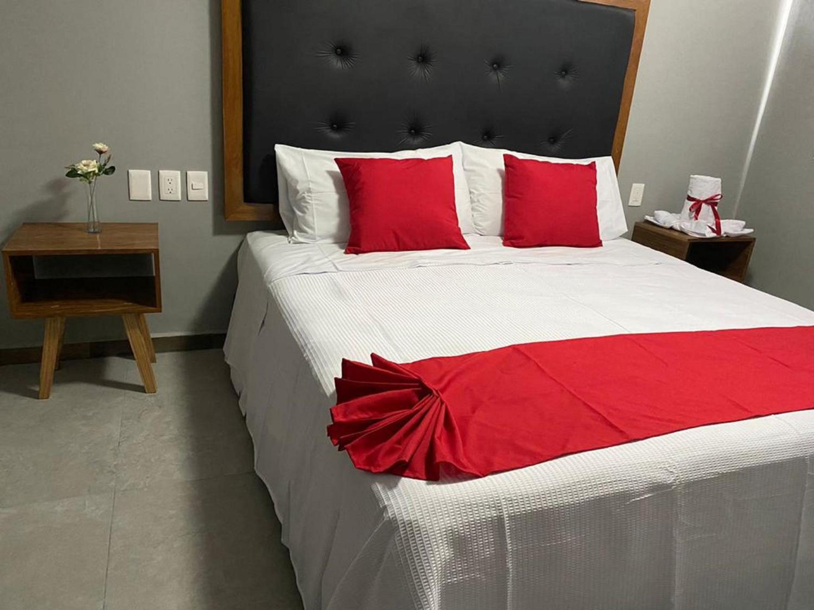 King Suite - Photo 13