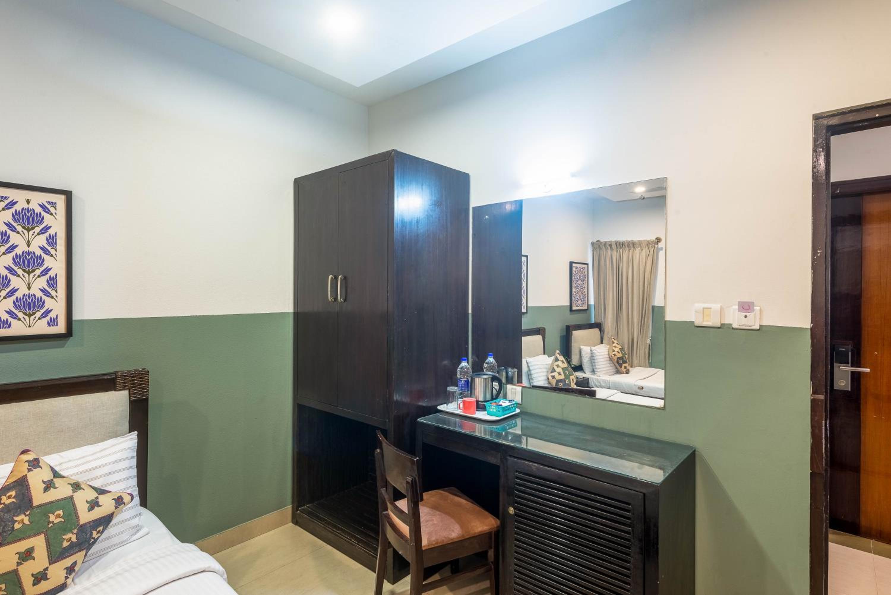 Standard Twin Room - Photo 19