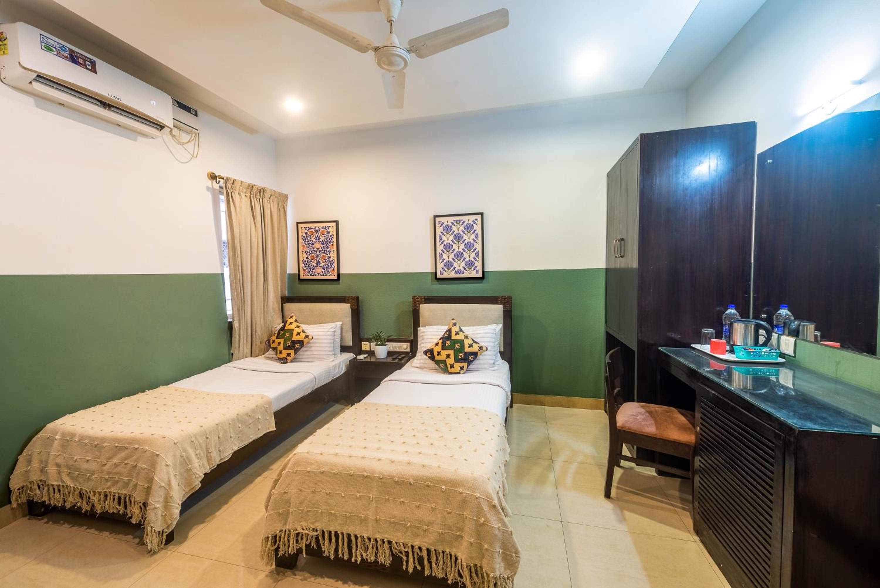Standard Twin Room - Photo 20
