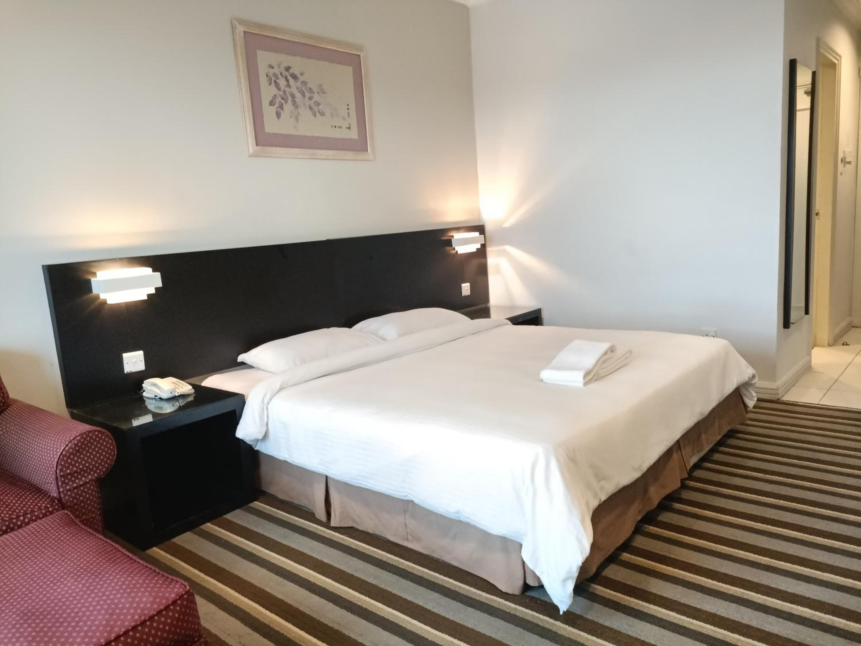 Standard King Room - Photo 4