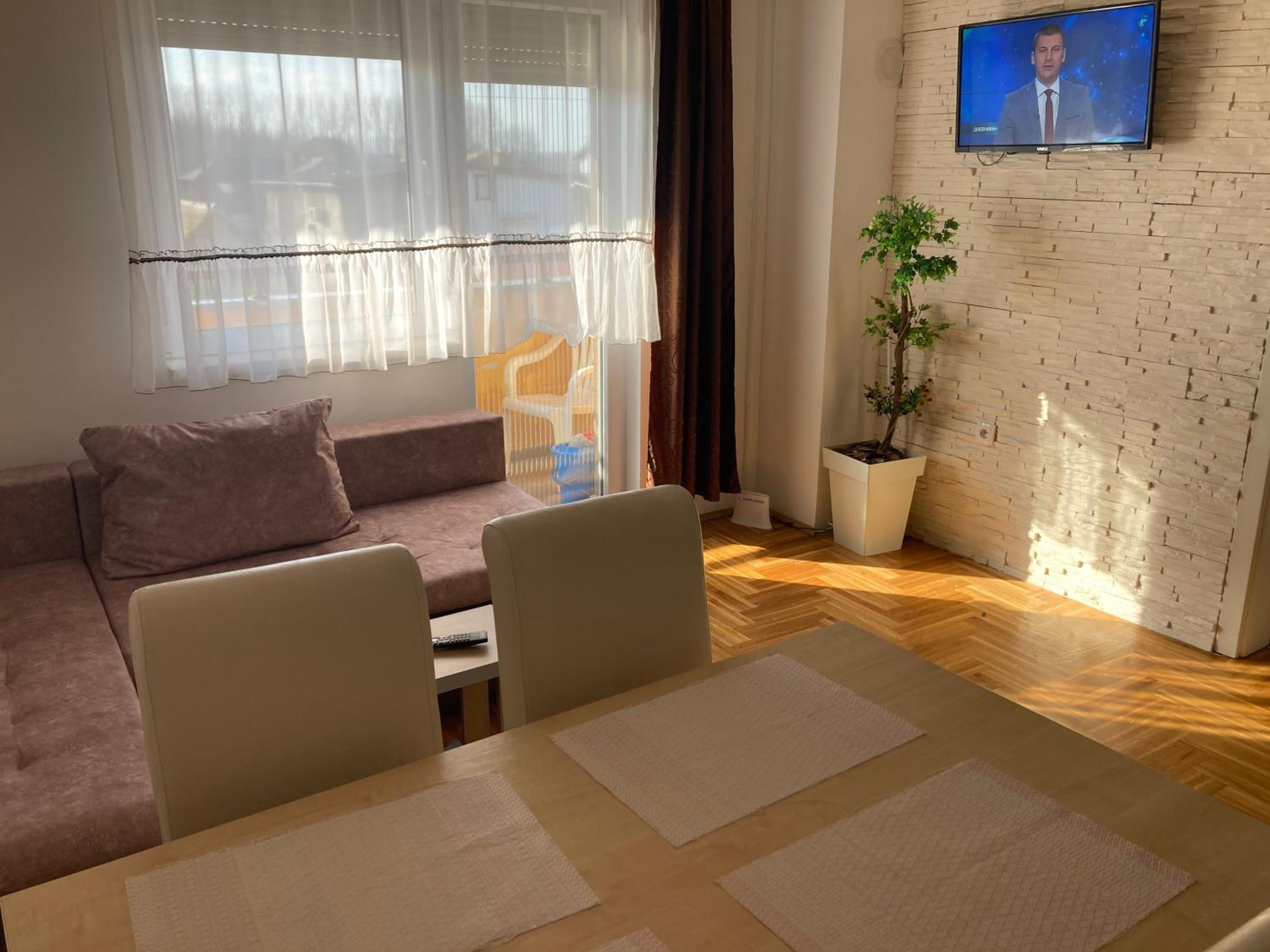 One-Bedroom Apartment photo 1
