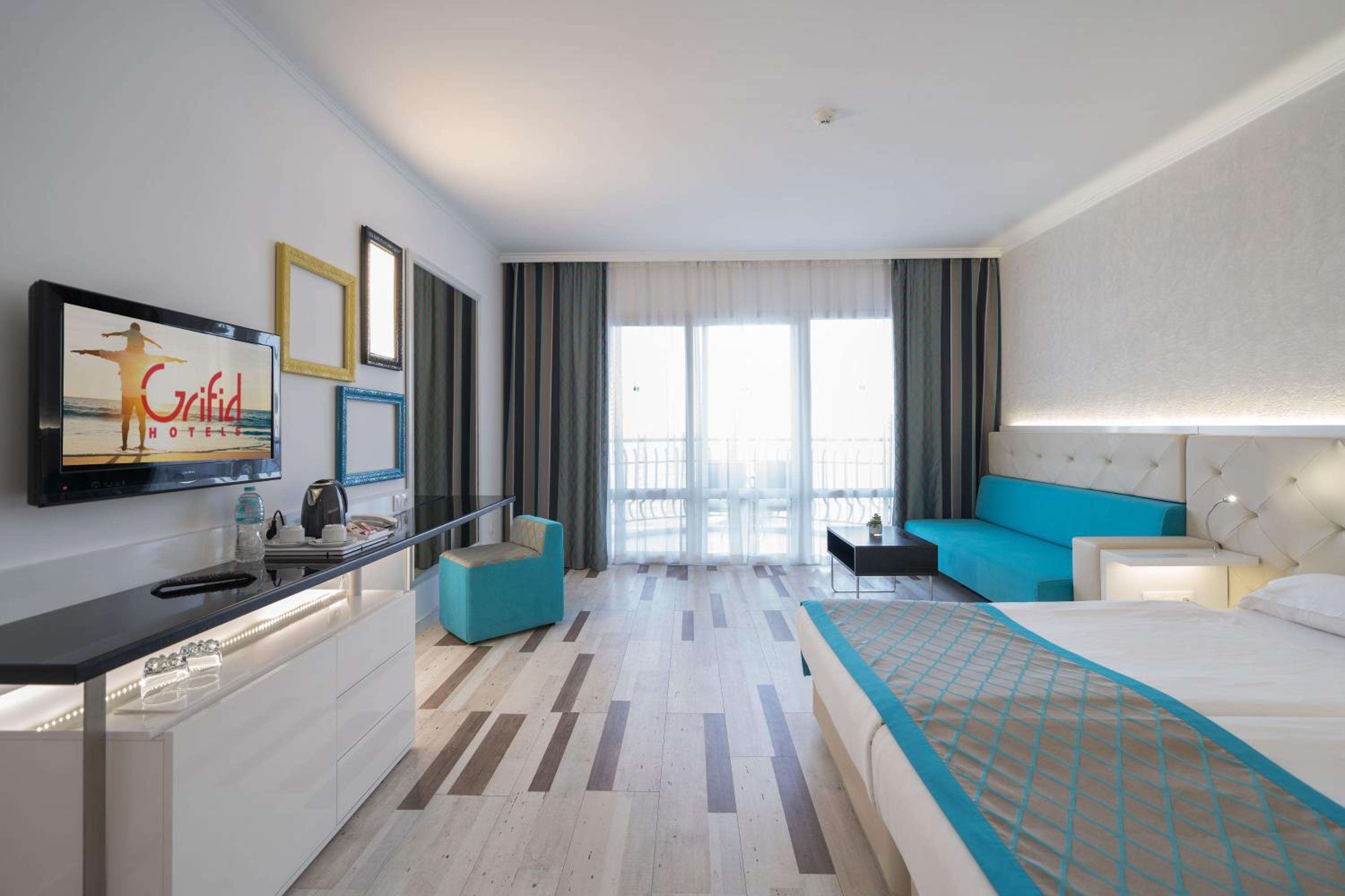 Double or Twin Room with Park View – Free Private Beach Access photo 1