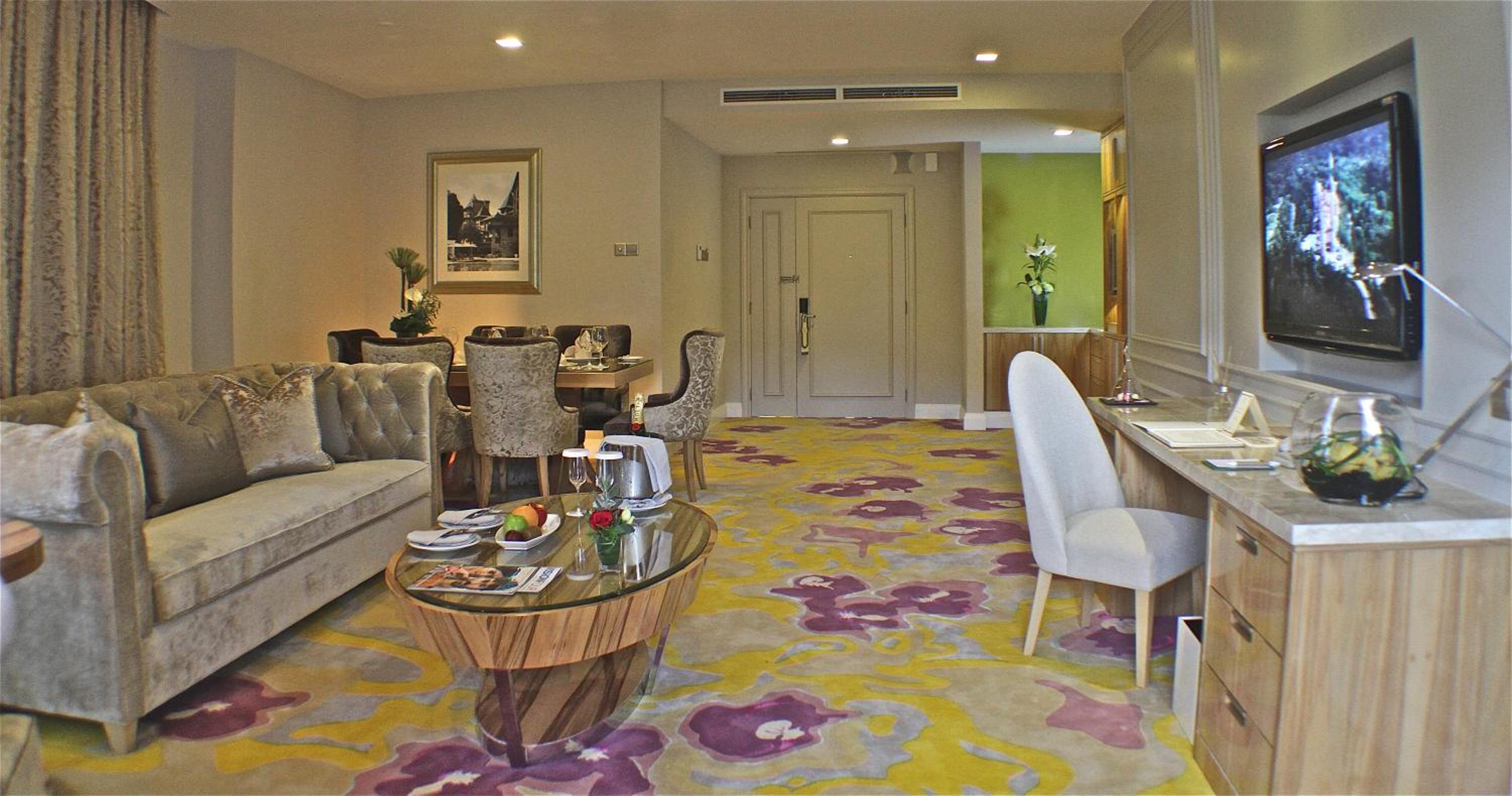 Three-Bedroom Suite - Photo 4